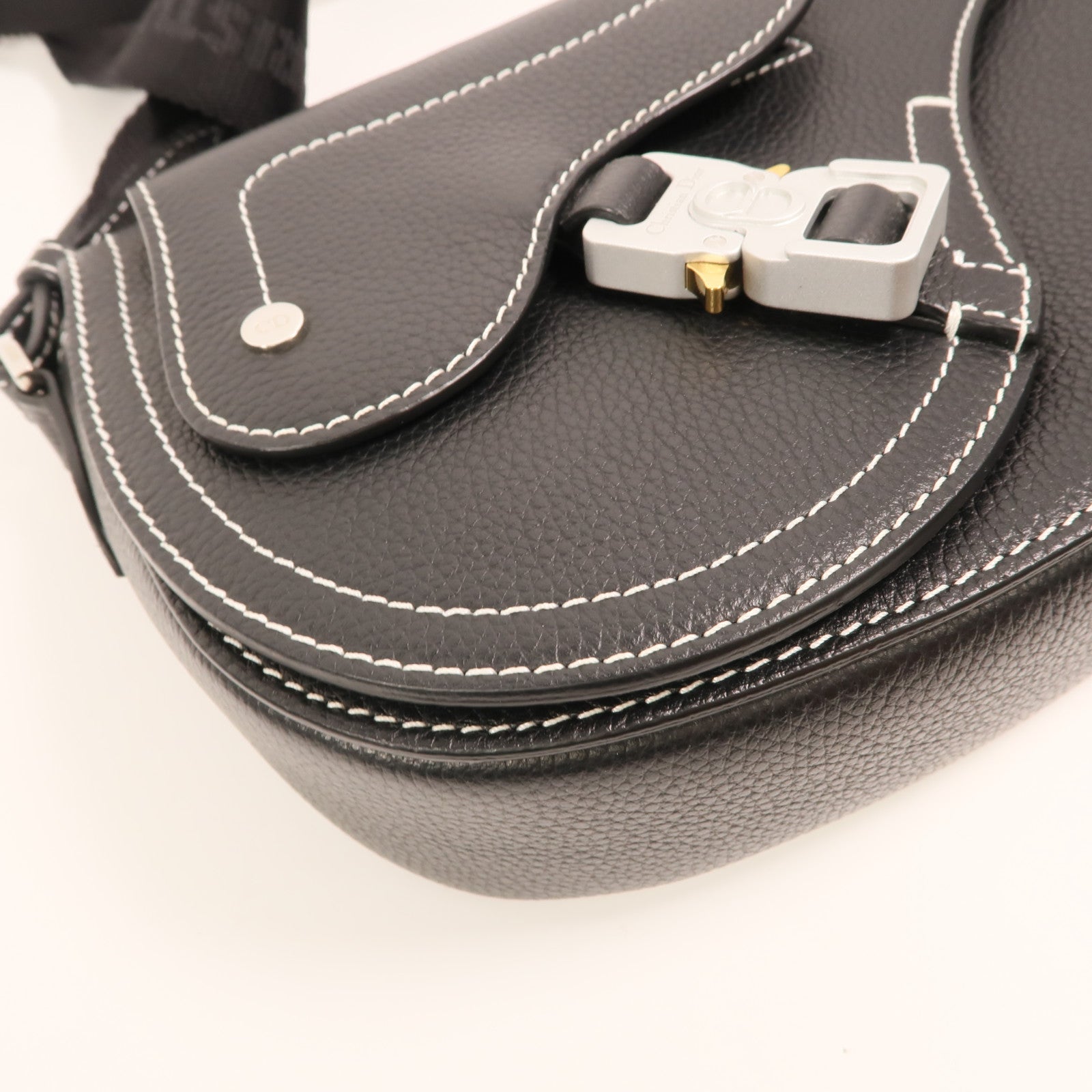 Dior 【激減優惠】牛皮皮革Saddle Grained銀扣肩背袋