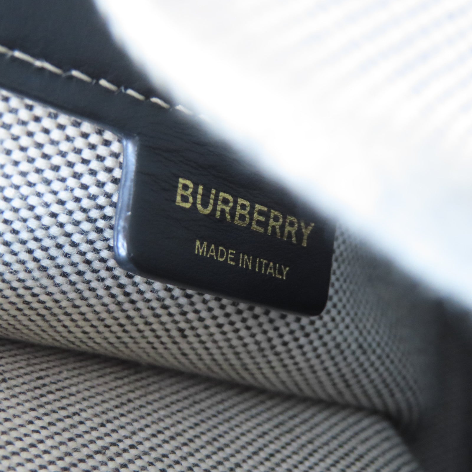 BURBERRY 帆布Bucket Bag金扣手挽肩背兩用袋白色/黑色