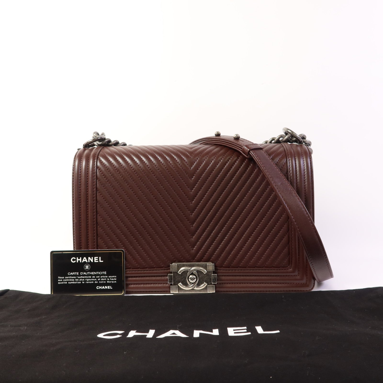 CHANEL 牛皮皮革Boy 28鏈帶肩背袋