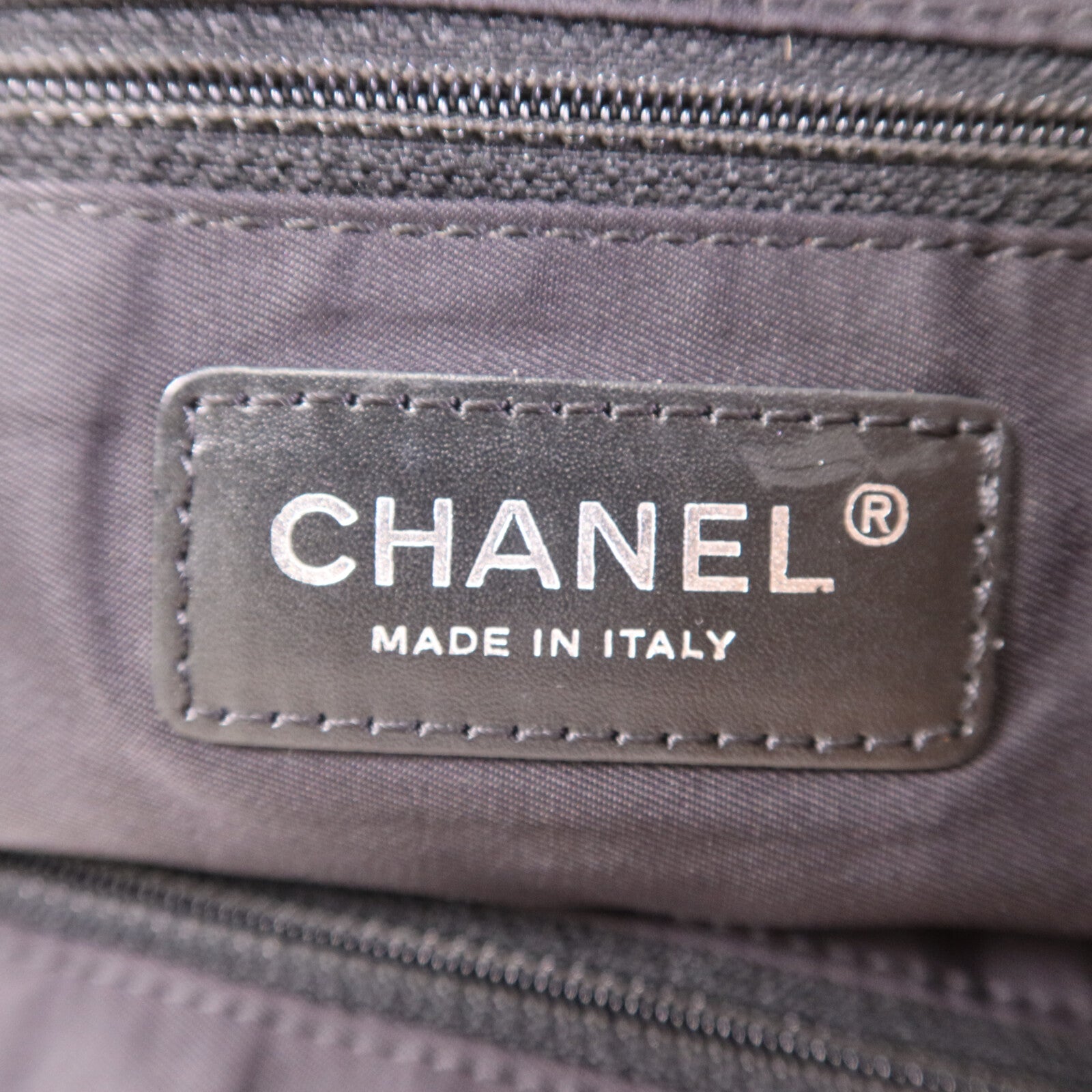 CHANEL 尼龍New Travel Line銀扣手挽袋