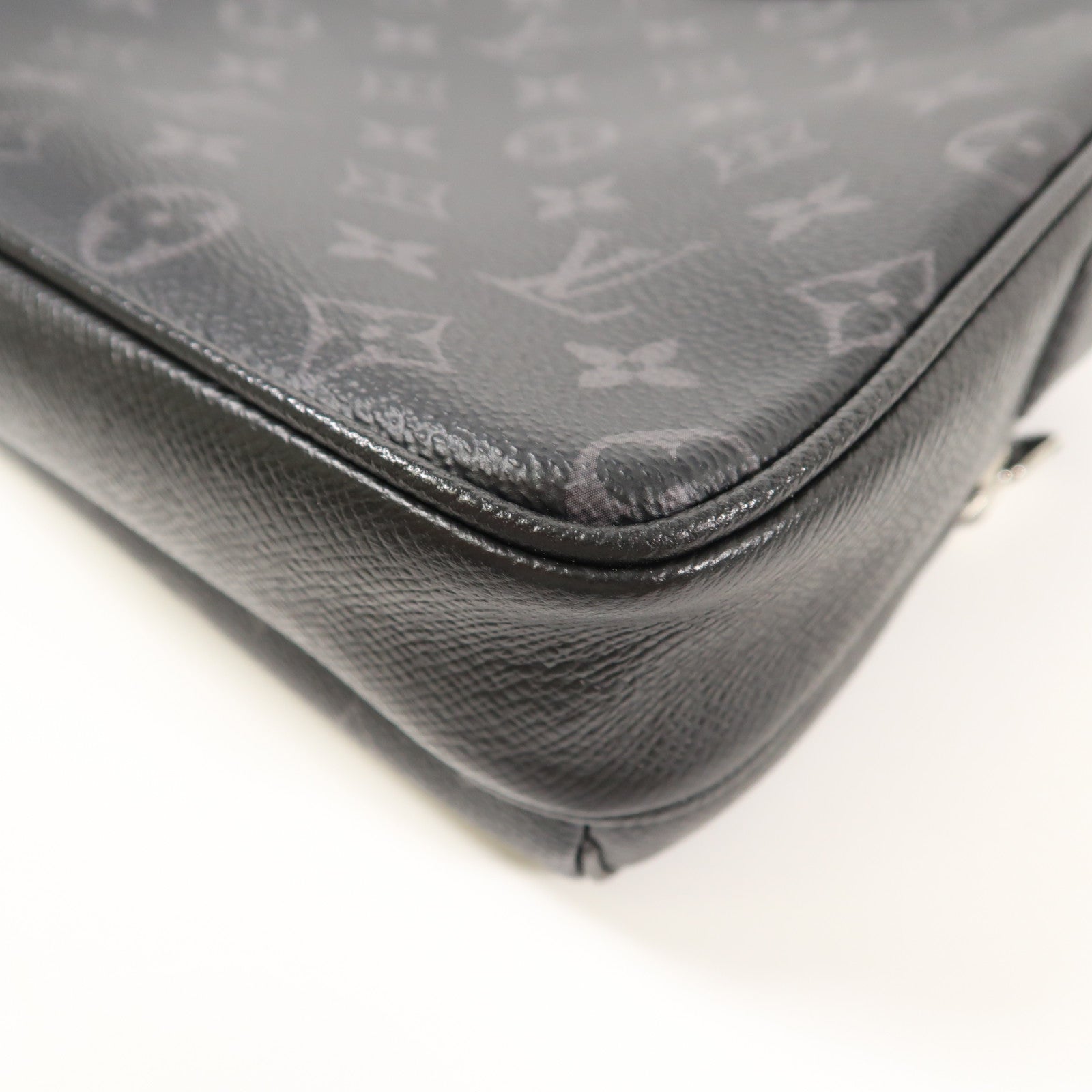 LOUIS VUITTON Monogram Eclipse/Taiga Outdoor Messenger銀扣肩背袋/斜挎包