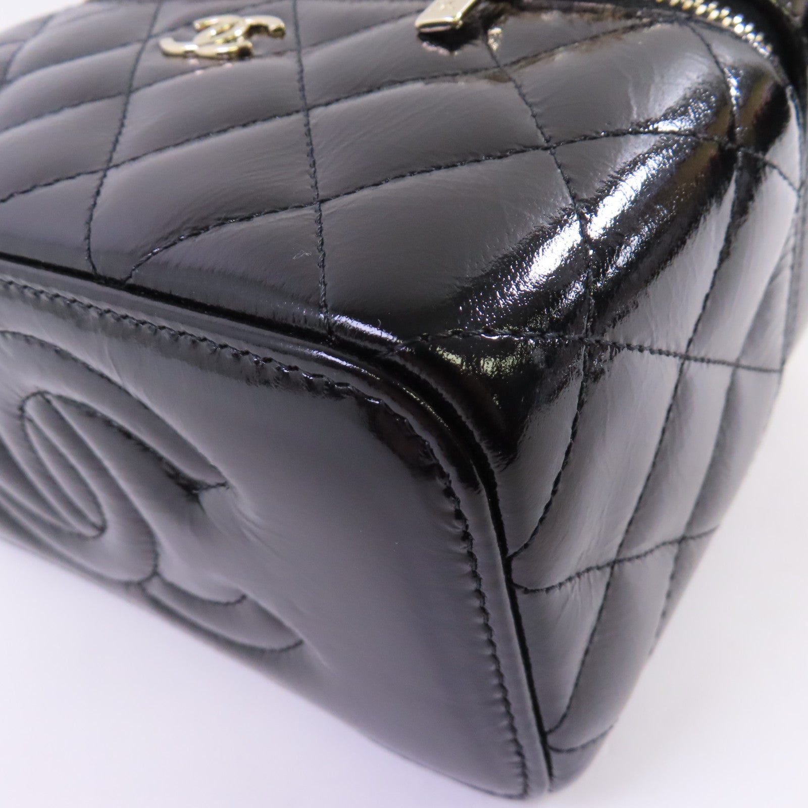 CHANEL 【激減優惠】漆皮皮革Vanity Case金扣鏈帶手挽肩背兩用袋