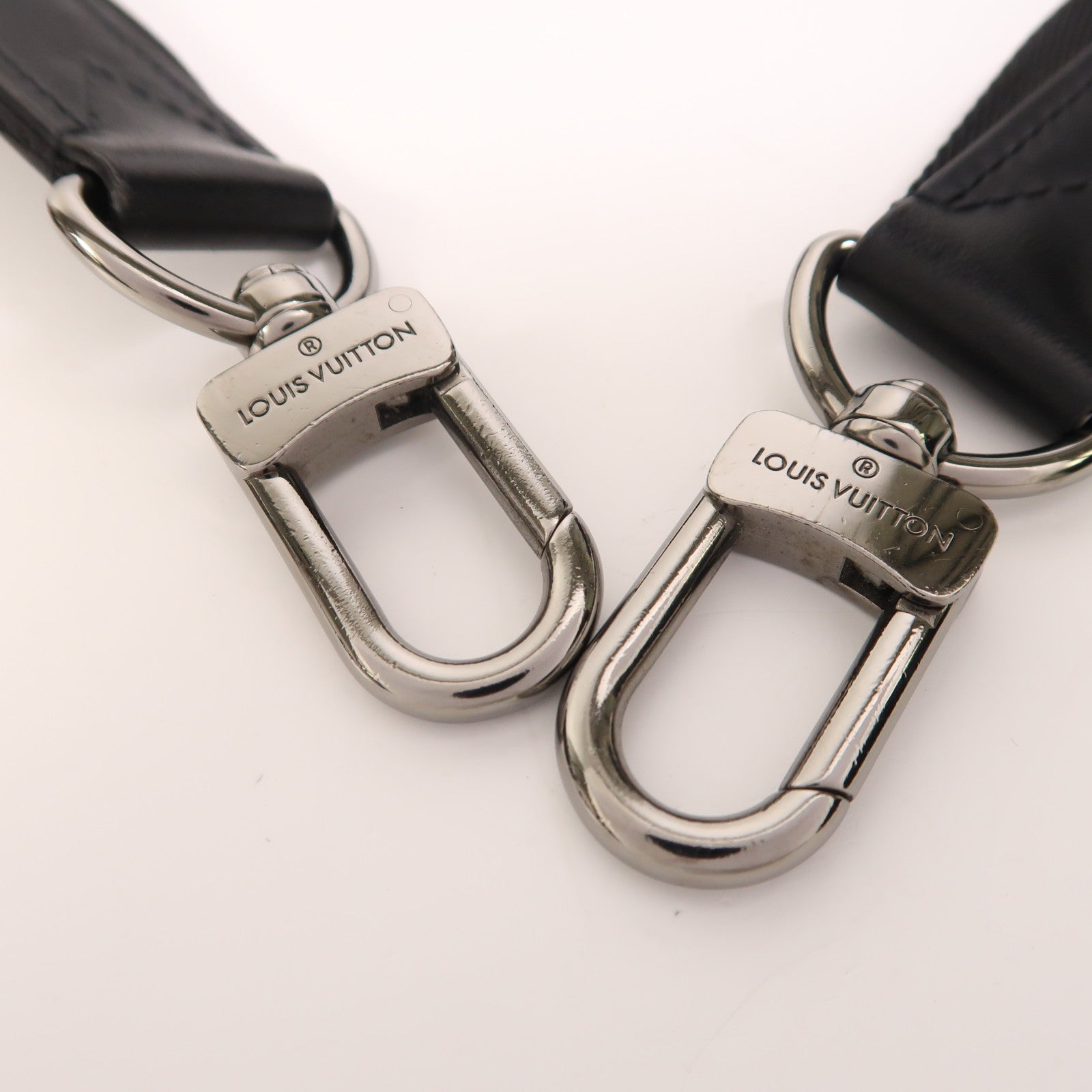 LOUIS VUITTON Monogram Eclipse Reverse Keepall Bandouliere 25銀扣手挽肩背兩用袋