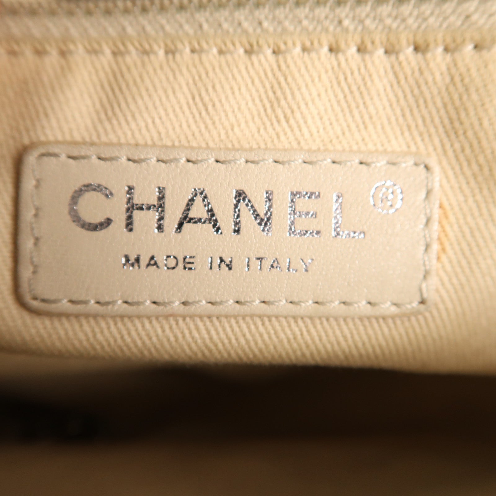 CHANEL 牛皮皮革Shoulder Bag銀扣肩背袋