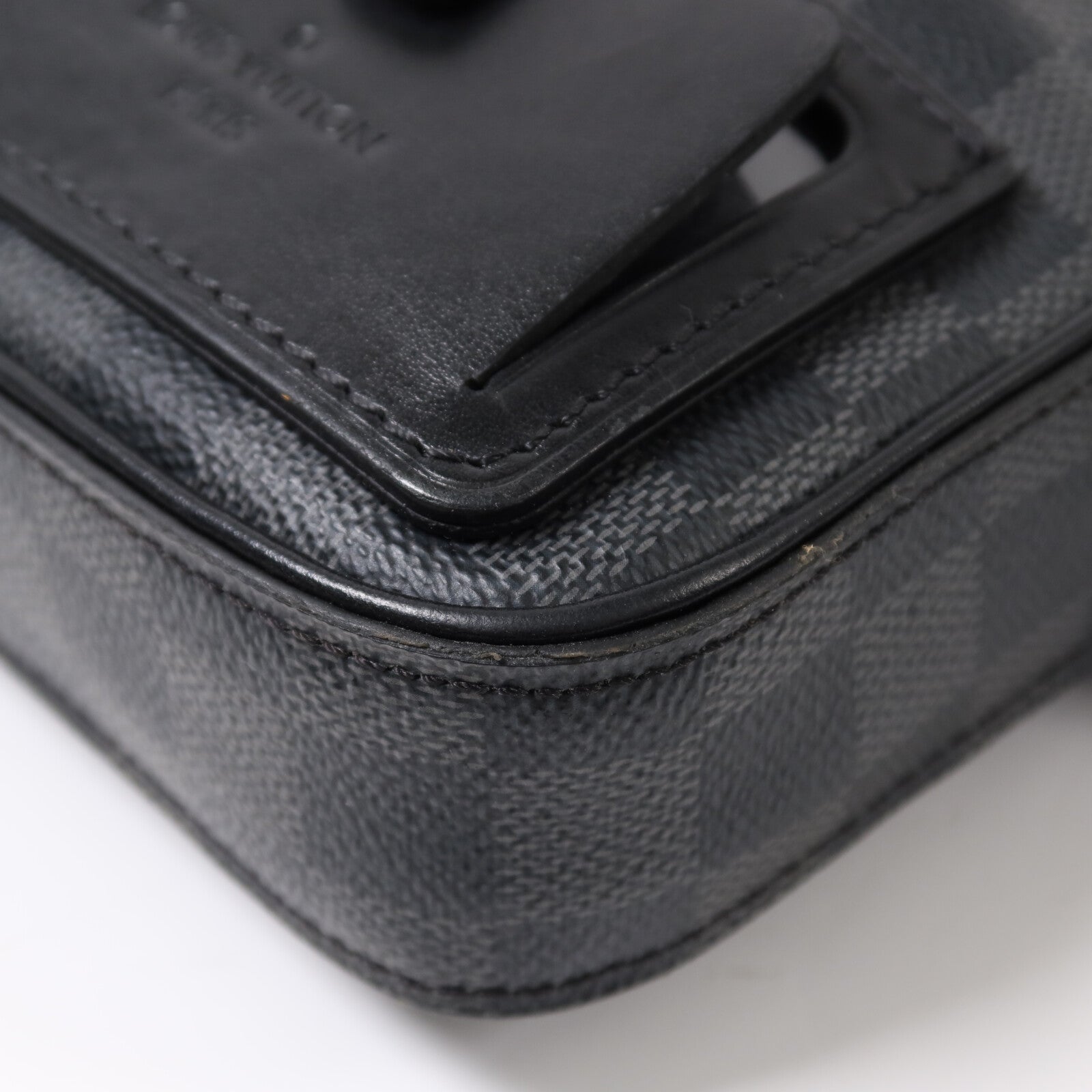LOUIS VUITTON Damier Graphite Alpha Messenger Bag肩背袋