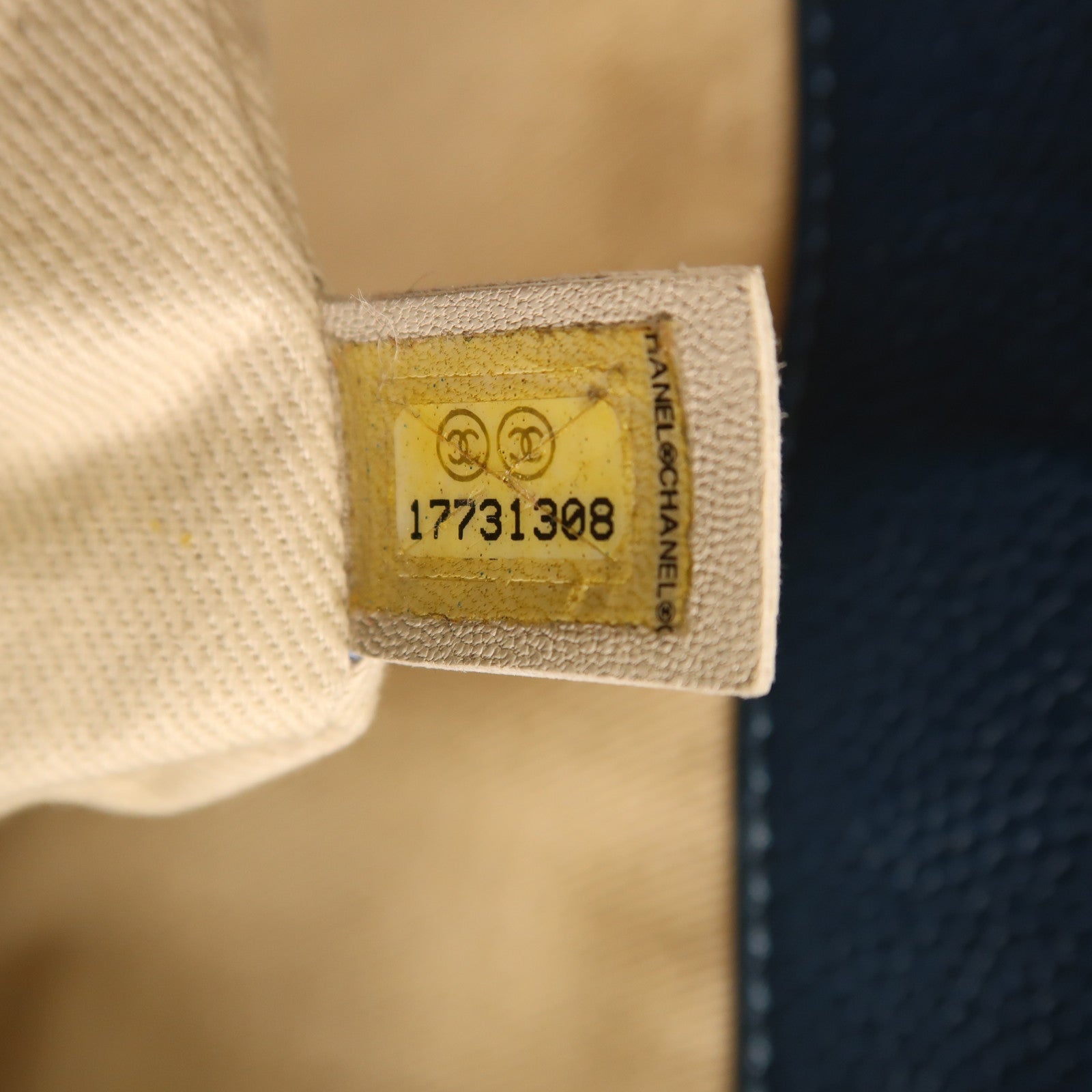 CHANEL 牛皮皮革Shoulder Bag銀扣肩背袋