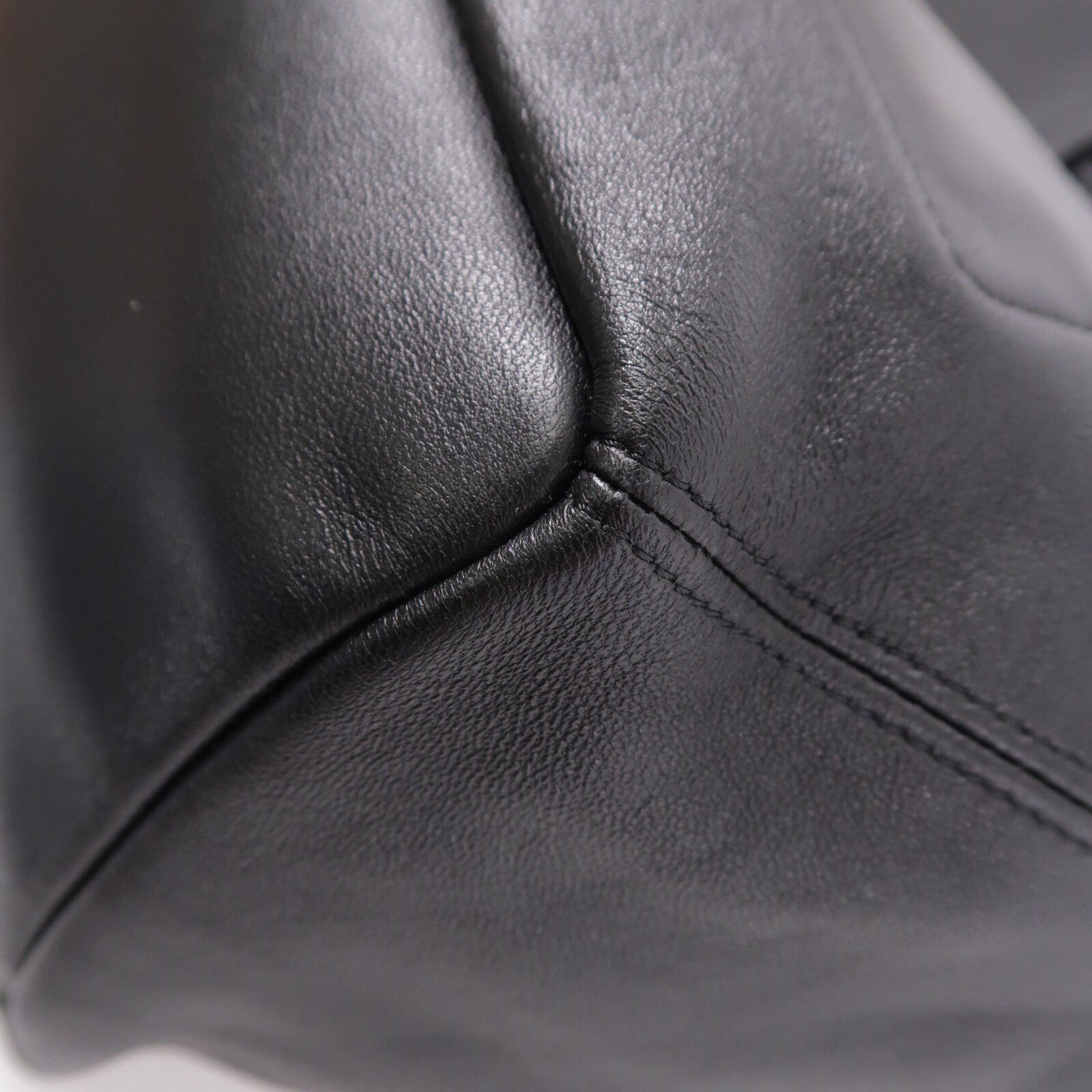 LOEWE 羊皮皮革Squeeze Bag Medium肩背袋