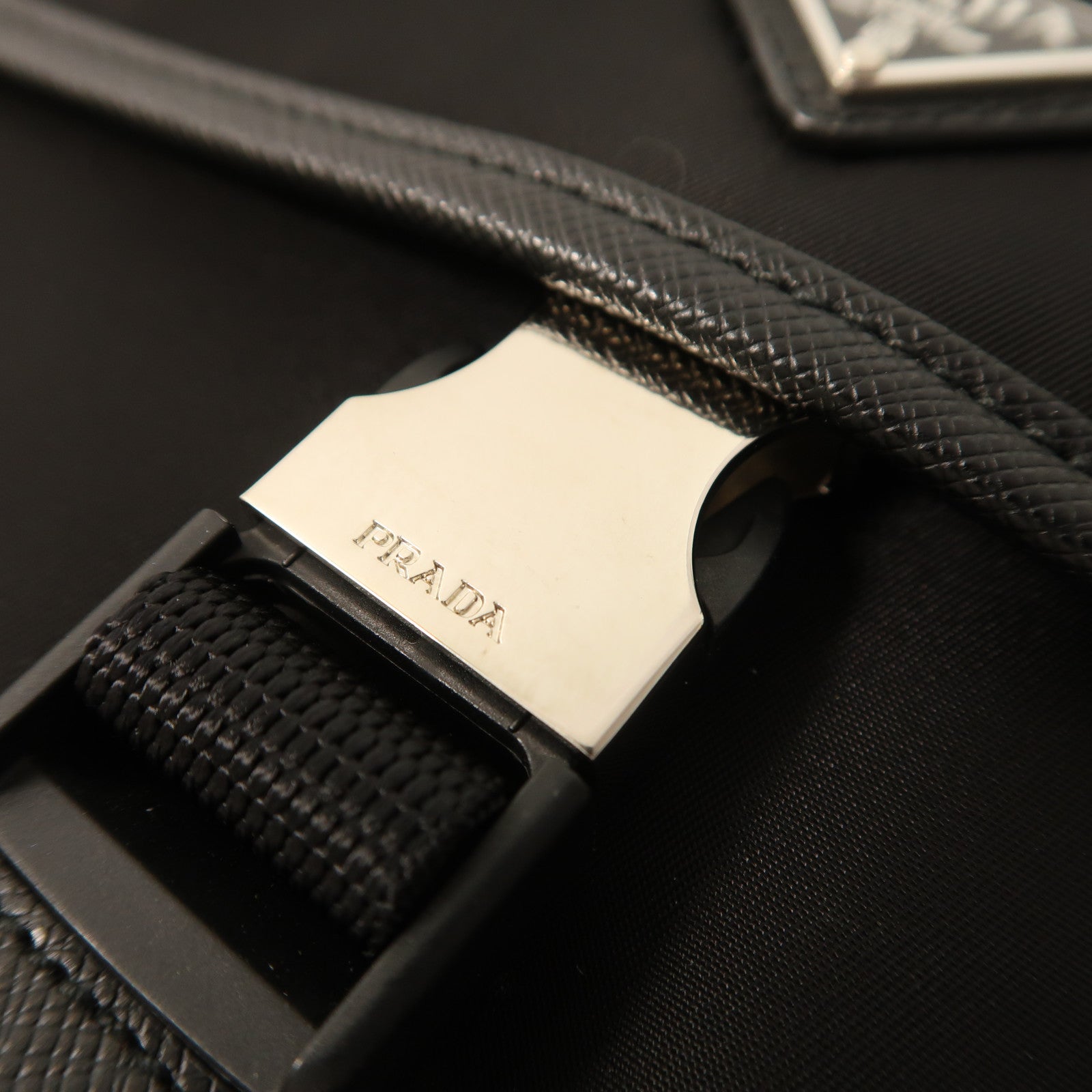 PRADA 尼龍Clutch銀扣手拿包