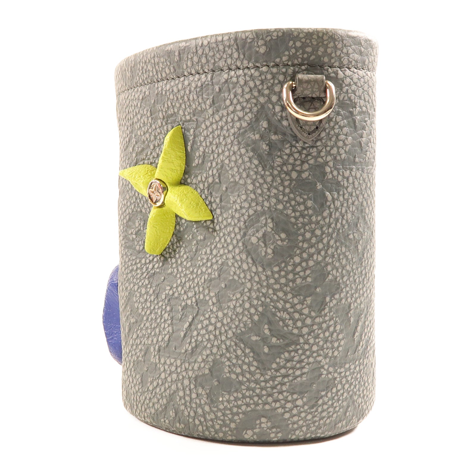 LOUIS VUITTON Taurillon Climbing Chalk Pouch銀扣肩背袋