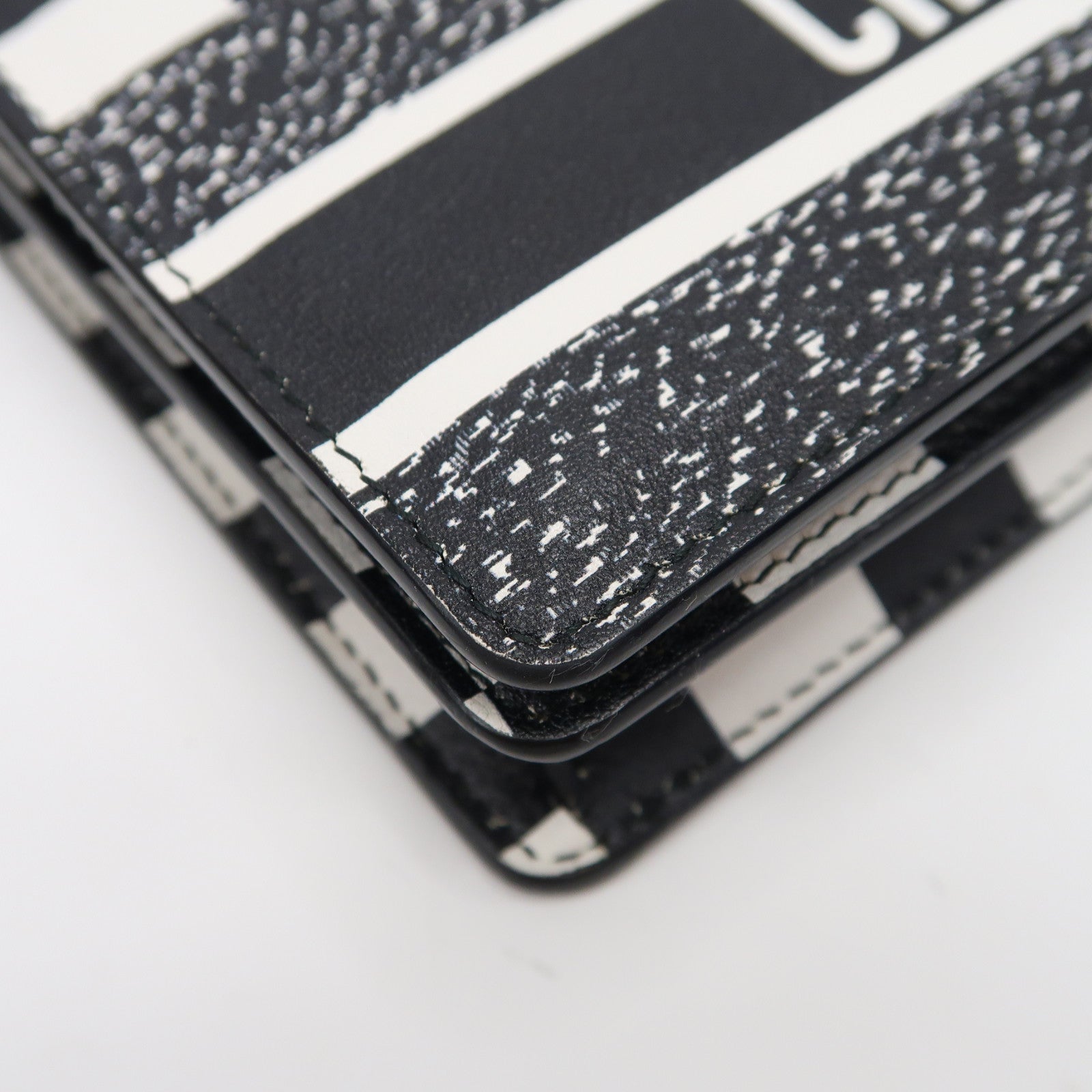 Dior 牛皮皮革Wallet On Chain銀扣鏈帶肩背袋黑色/白色