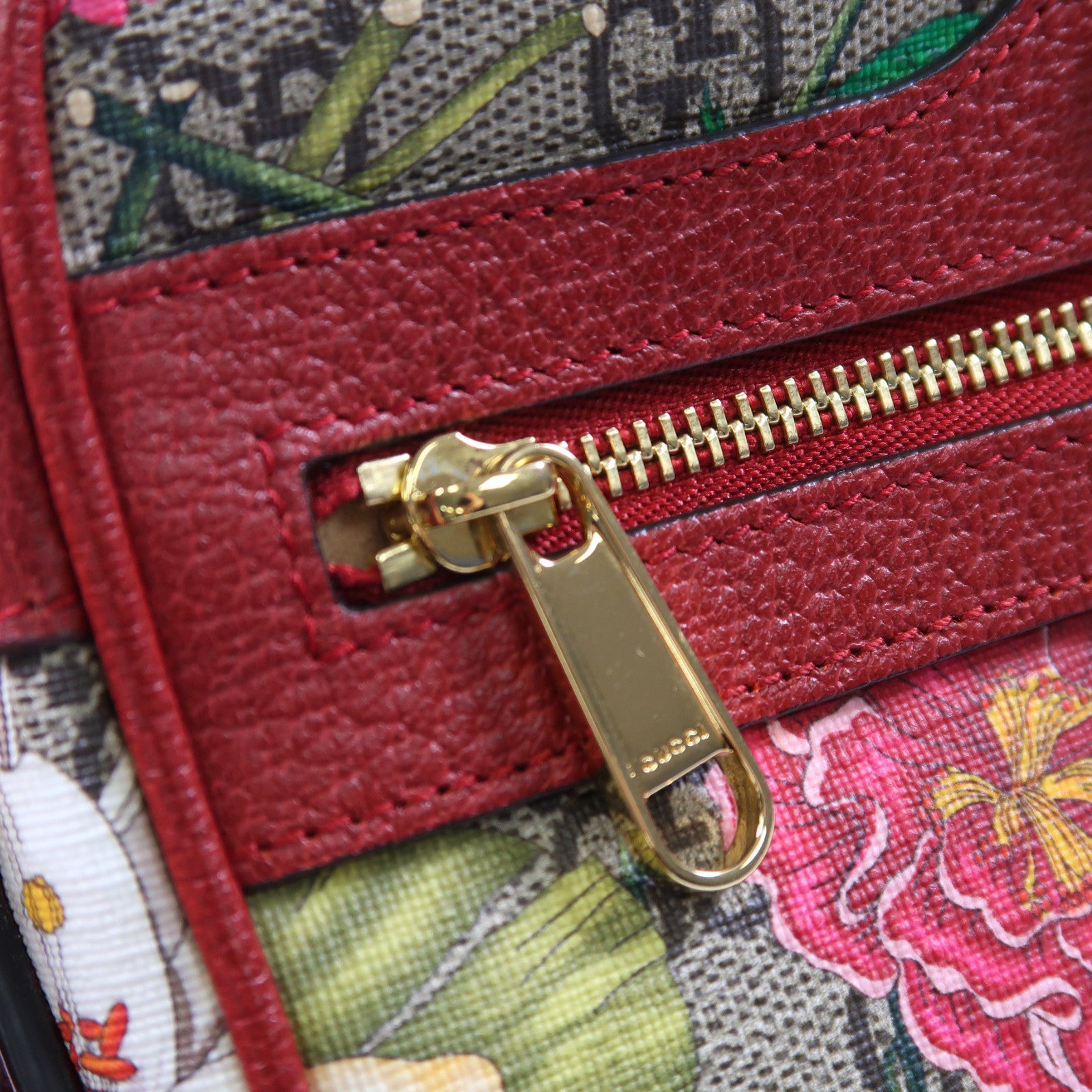 GUCCI 塗層帆布GG Superme Mini金扣肩背袋紅色/彩色