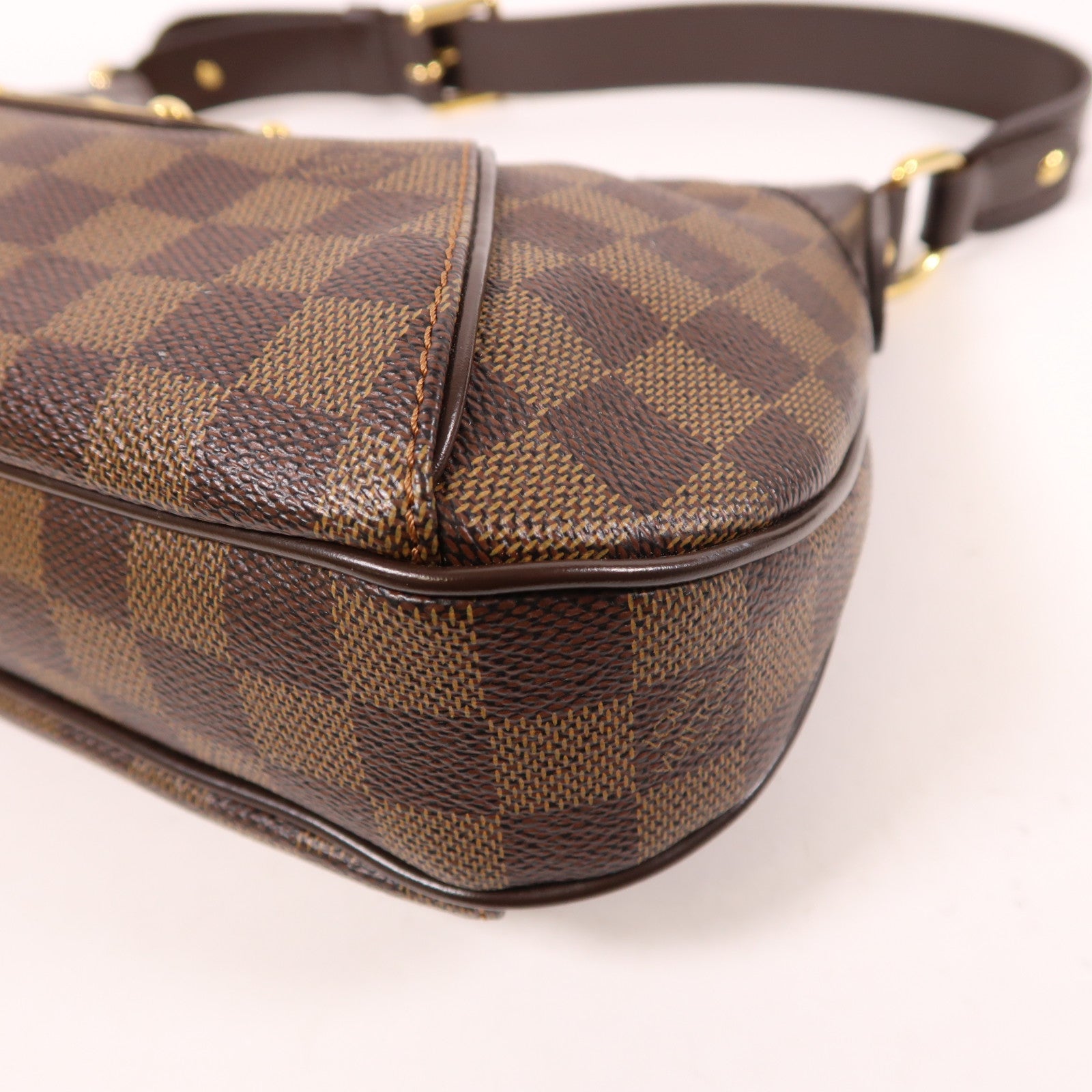LOUIS VUITTON Damier Thames PM金扣肩背袋