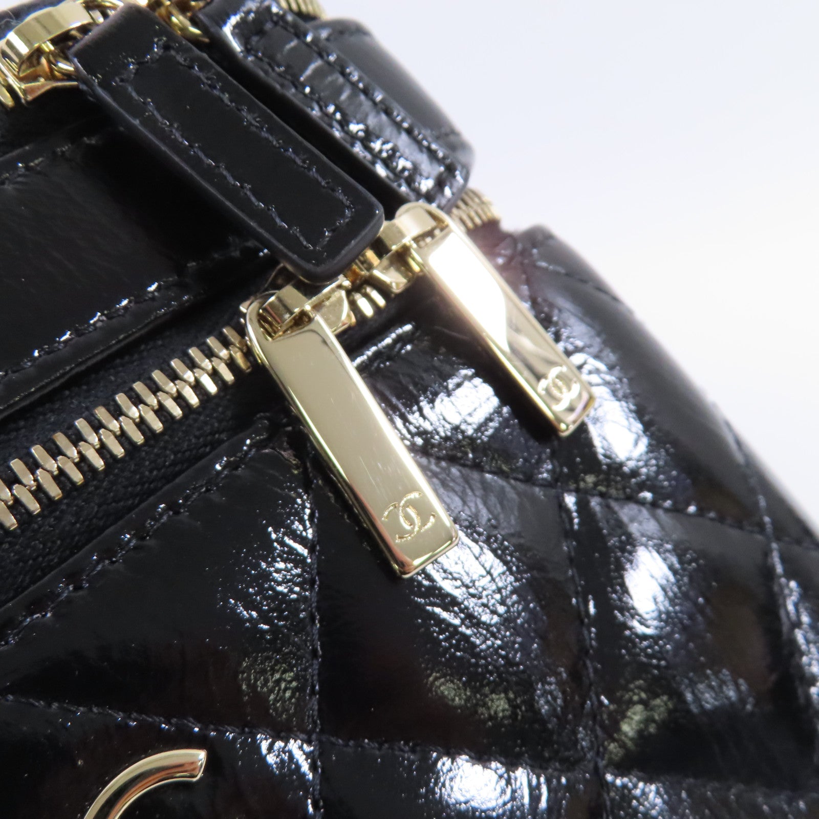 CHANEL 【激減優惠】漆皮皮革Vanity Case金扣鏈帶手挽肩背兩用袋