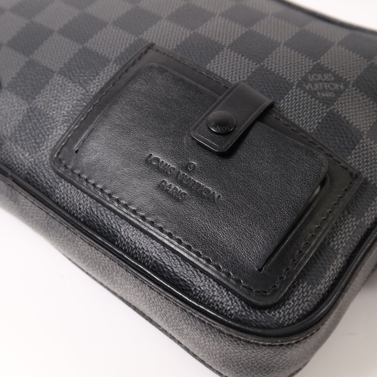 LOUIS VUITTON Damier Graphite Alpha Messenger Bag肩背袋