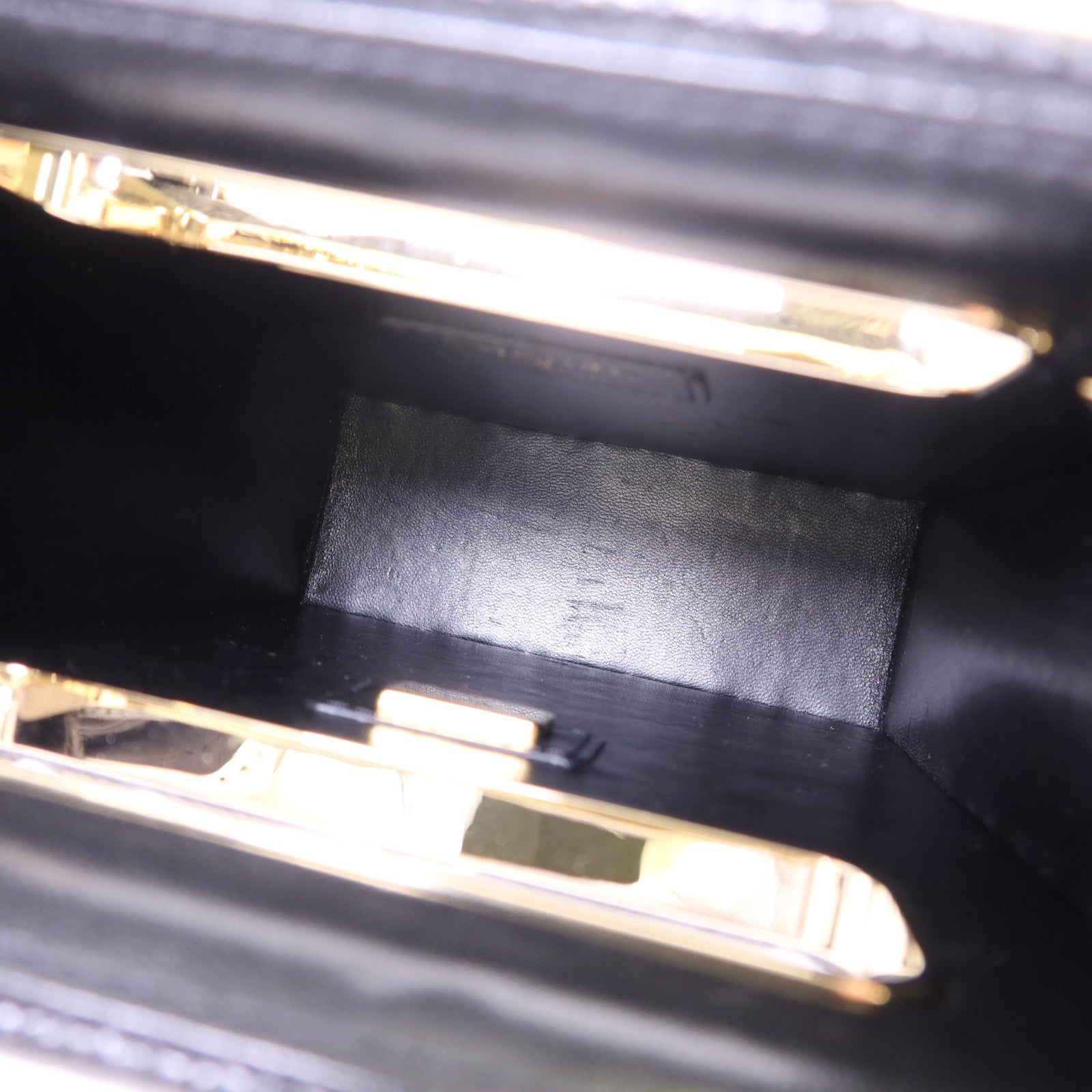 CHANEL 牛皮皮革Chain Shoulder金扣鏈帶肩背袋