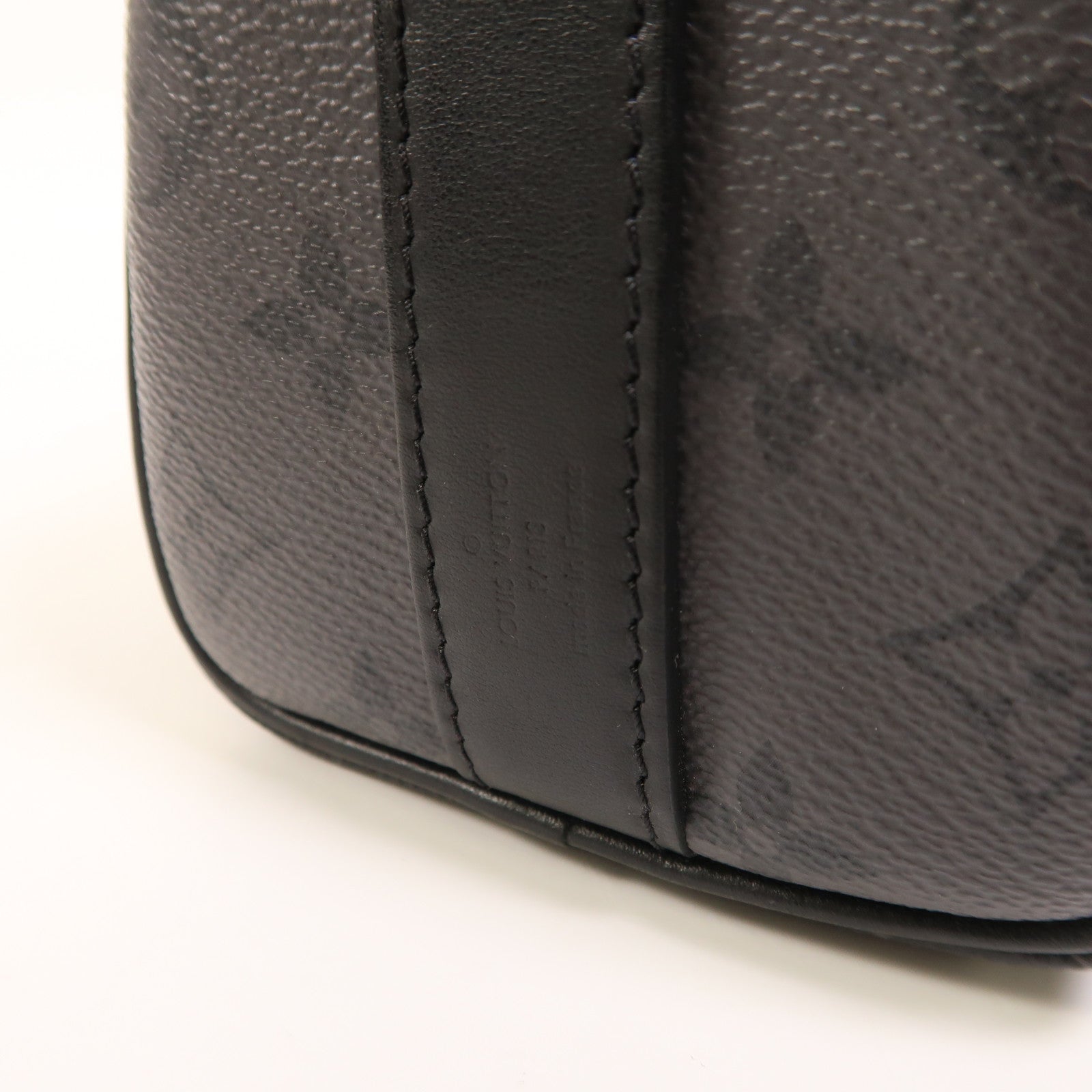 LOUIS VUITTON Monogram Eclipse Reverse Keepall Bandouliere 25銀扣手挽肩背兩用袋