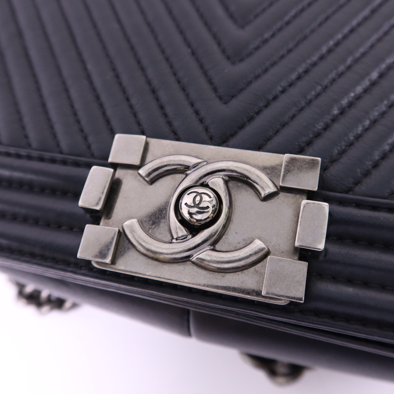 CHANEL 羊皮皮革Boy 25銀扣肩背袋