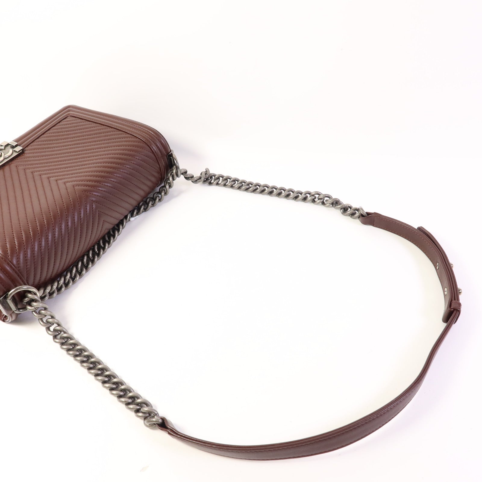 CHANEL 牛皮皮革Boy 28鏈帶肩背袋