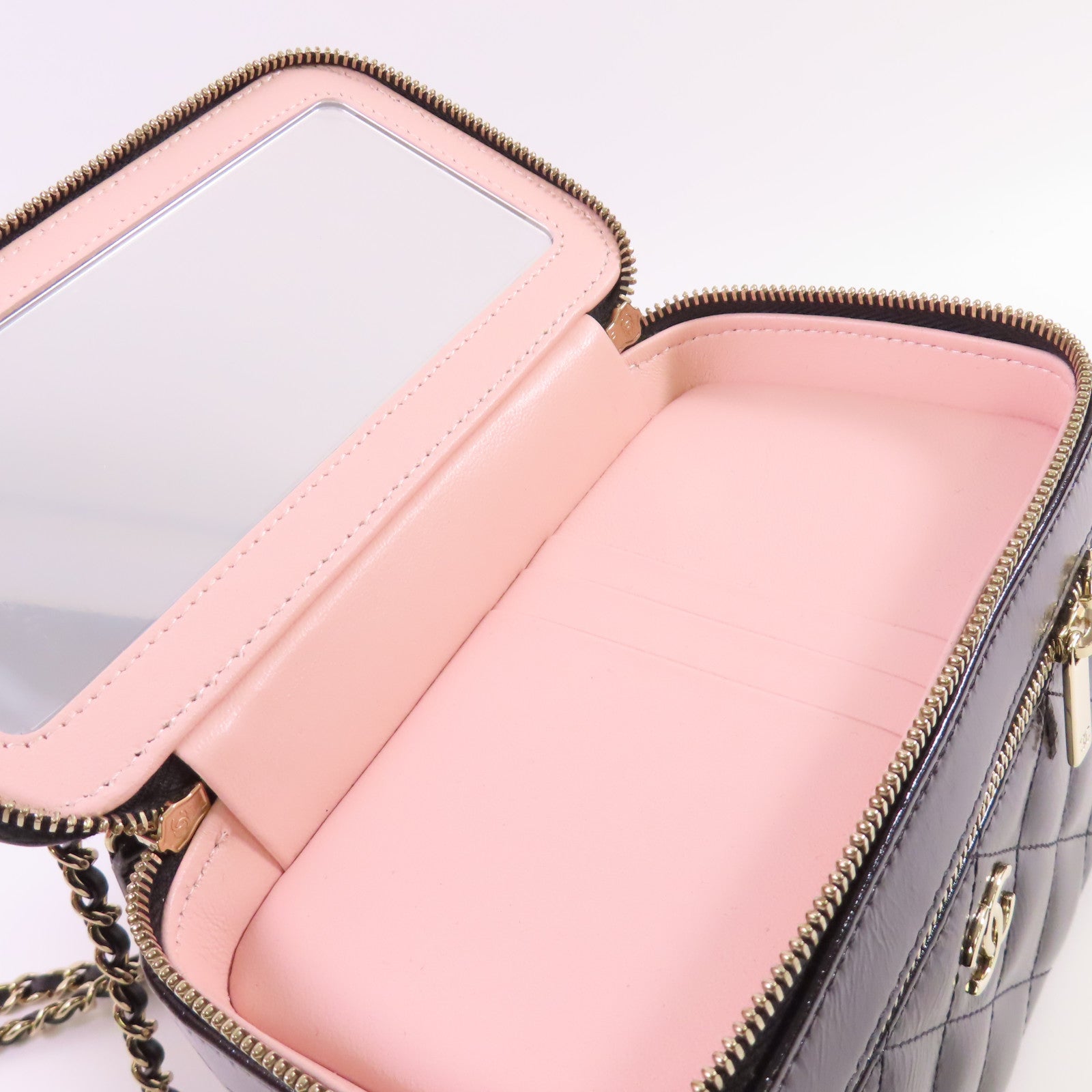 CHANEL 【激減優惠】漆皮皮革Vanity Case金扣鏈帶手挽肩背兩用袋