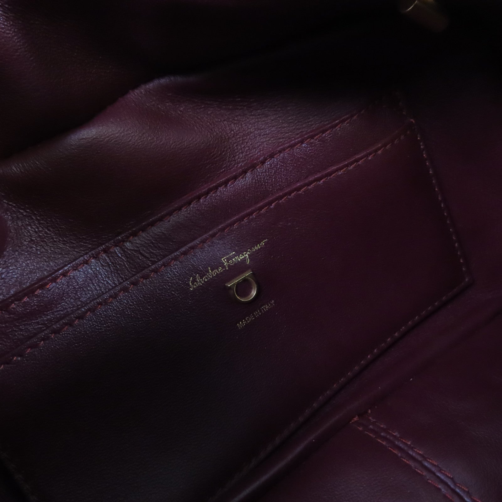 Salvatore Ferragamo 牛皮皮革Gancini Camera Shoulder Bag金扣肩背袋酒紅色