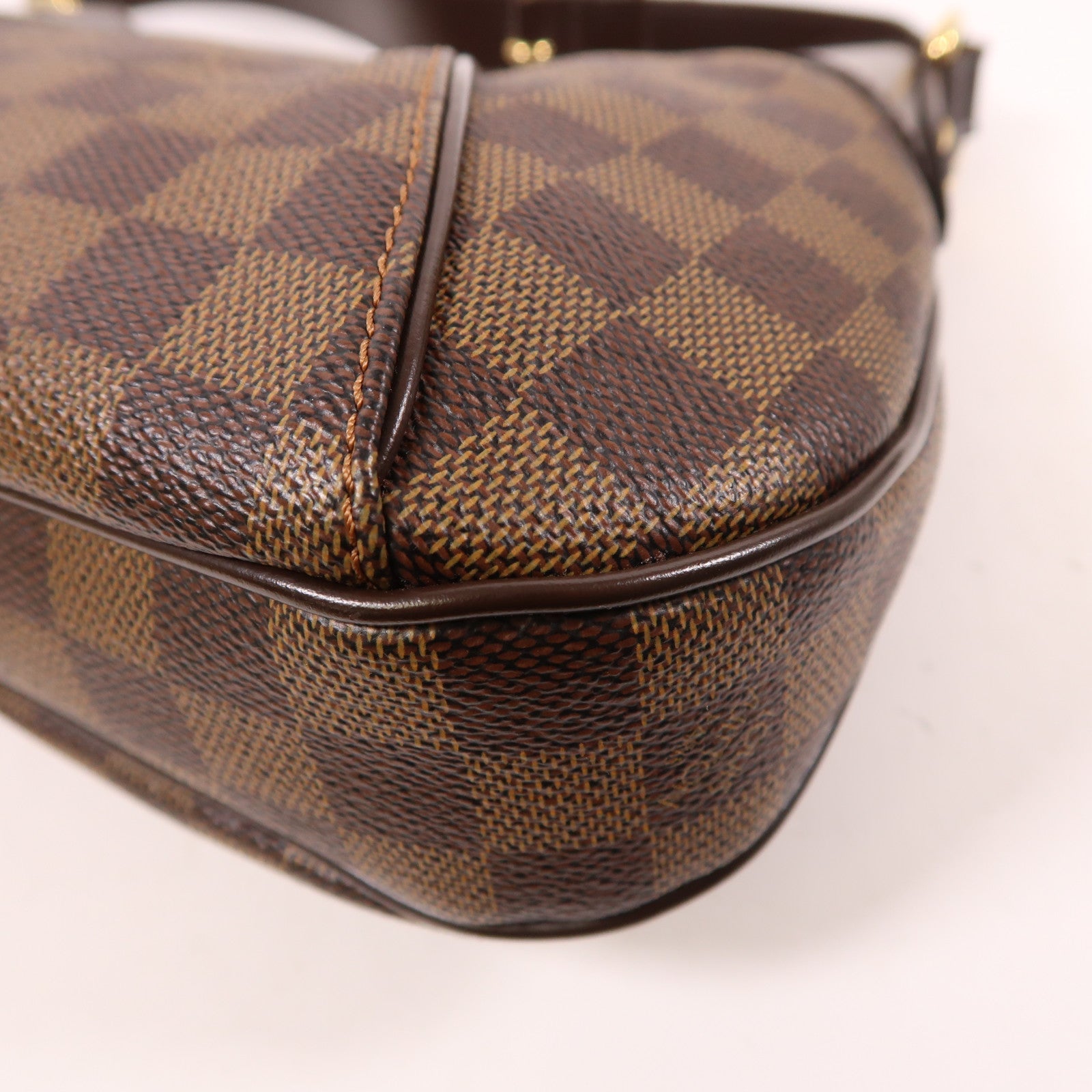 LOUIS VUITTON Damier Thames PM金扣肩背袋