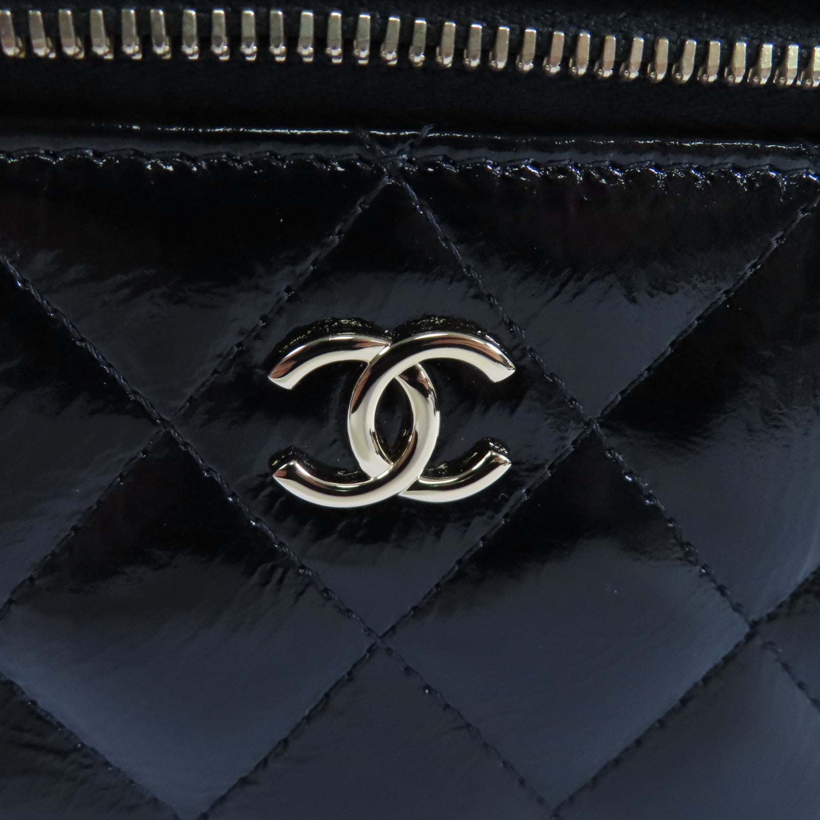 CHANEL 【激減優惠】漆皮皮革Vanity Case金扣鏈帶手挽肩背兩用袋