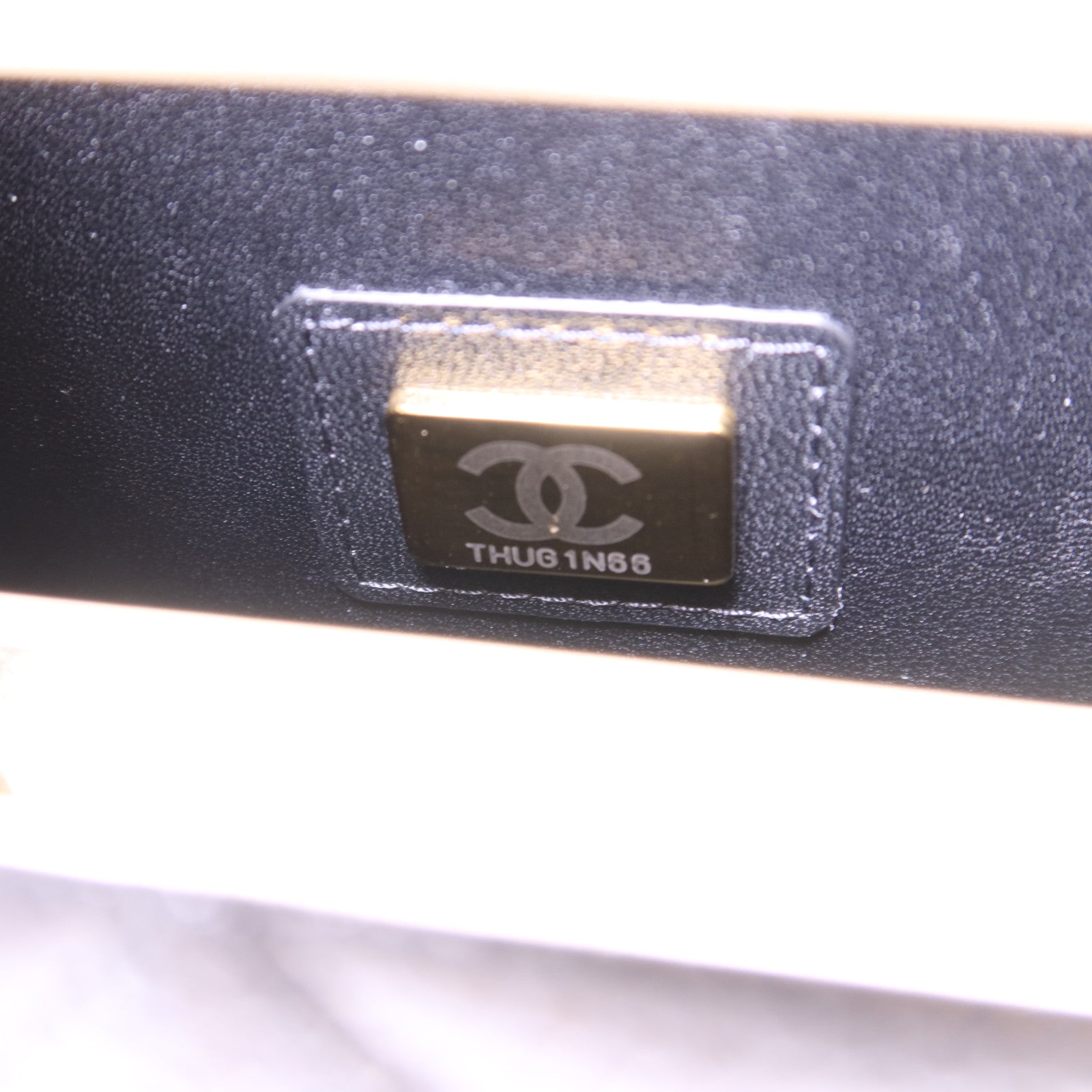 CHANEL 牛皮皮革Chain Shoulder金扣鏈帶肩背袋