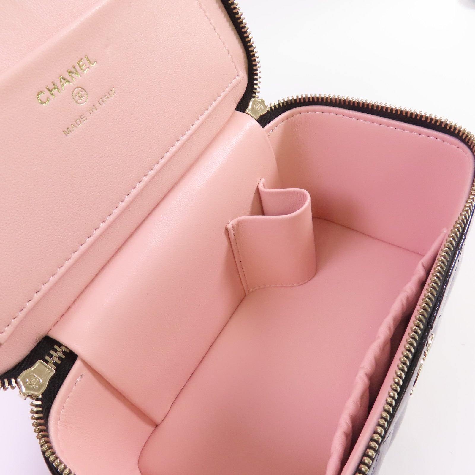 CHANEL 【激減優惠】漆皮皮革Vanity Case金扣鏈帶手挽肩背兩用袋