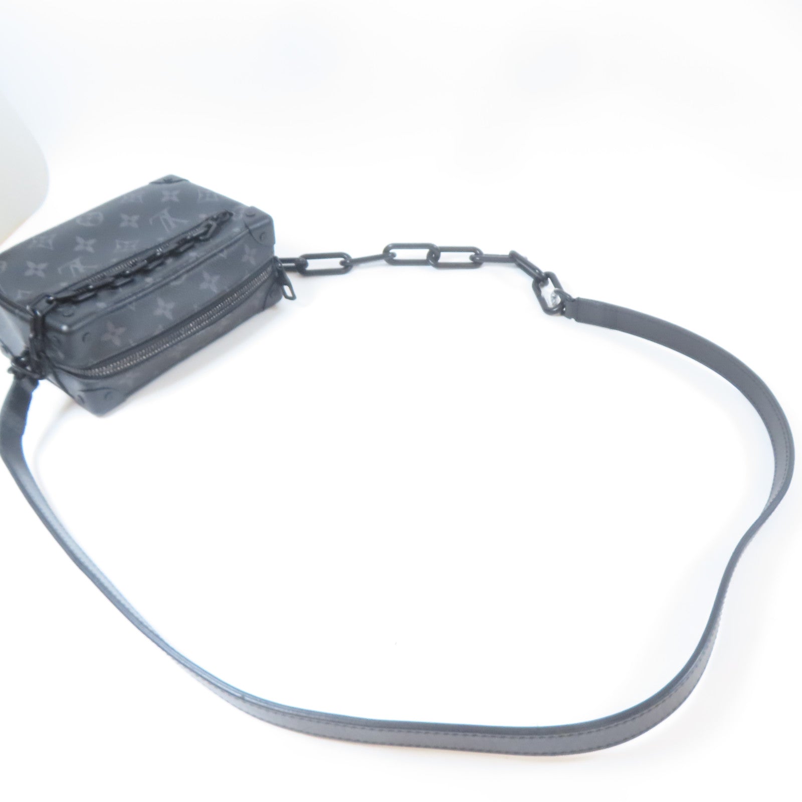 LOUIS VUITTON Monogram Eclipse Soft Trunk黑扣肩背袋黑色