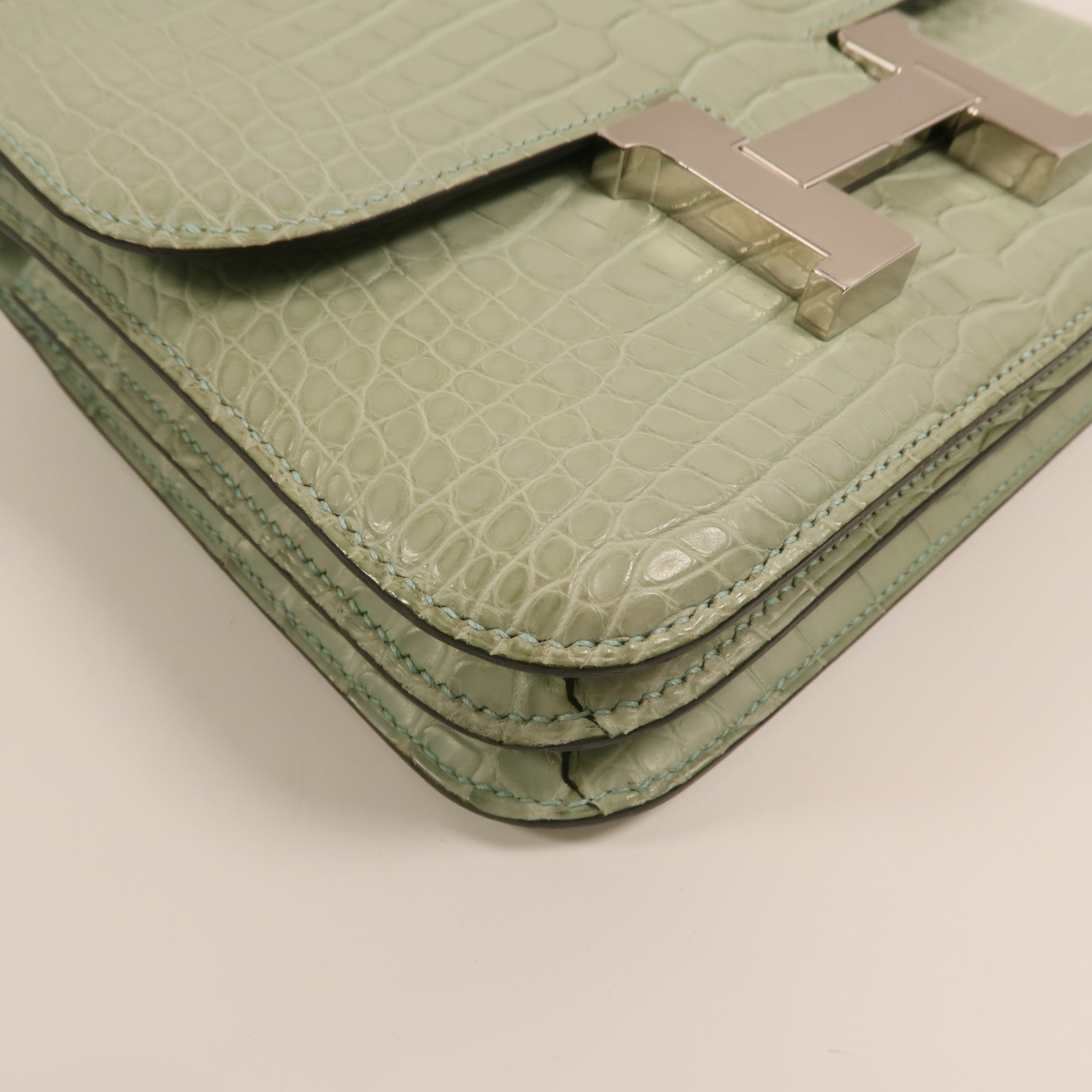 HERMES Alligator Mat皮革Constance Mini銀扣肩背袋Vert d'Eau