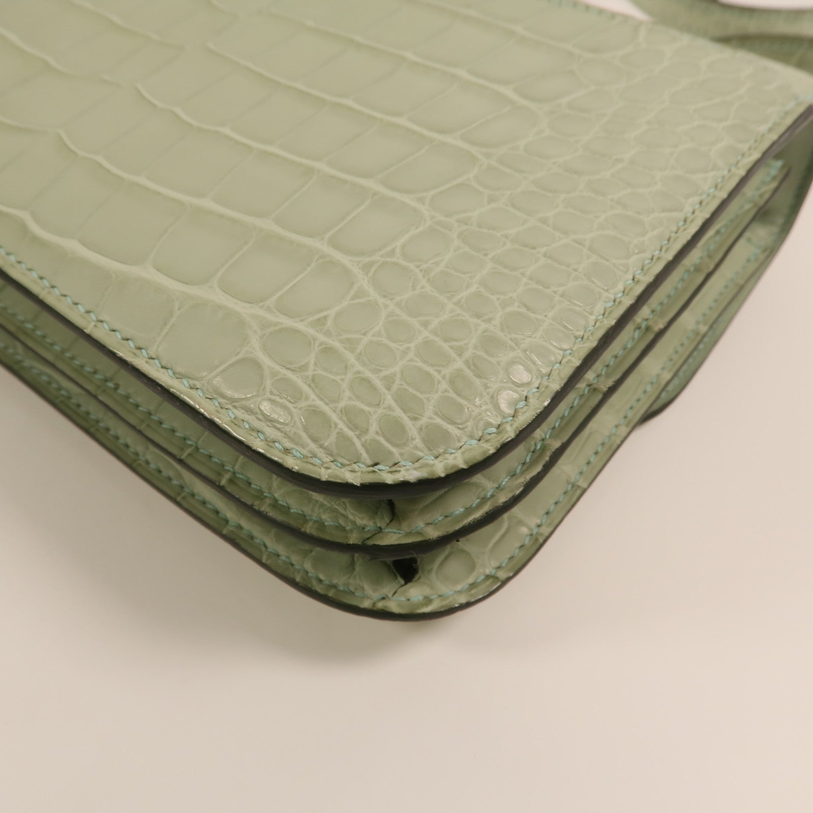 HERMES Alligator Mat皮革Constance Mini銀扣肩背袋Vert d'Eau