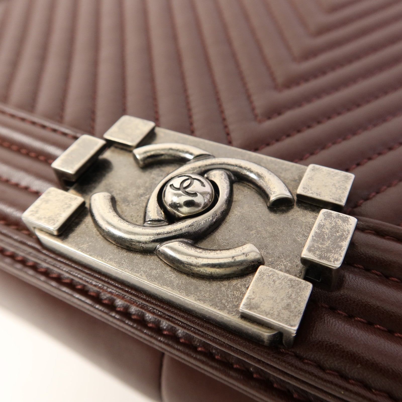 CHANEL 牛皮皮革Boy 28鏈帶肩背袋