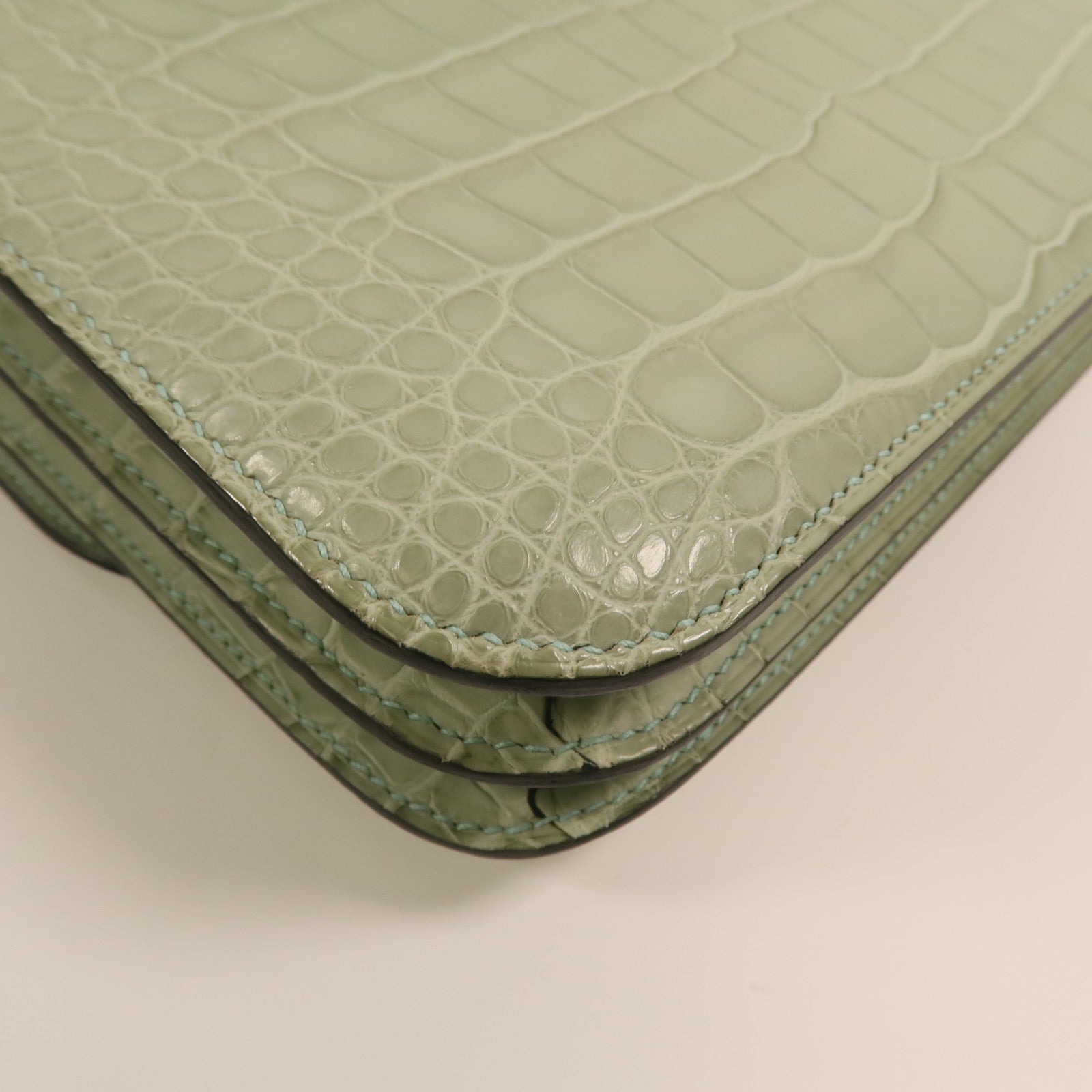 HERMES Alligator Mat皮革Constance Mini銀扣肩背袋Vert d'Eau