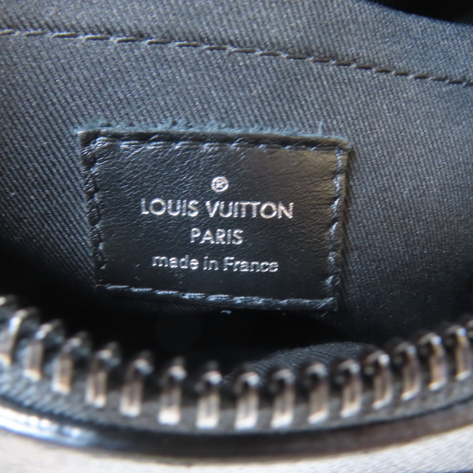 LOUIS VUITTON Monogram Eclipse Soft Trunk黑扣肩背袋黑色