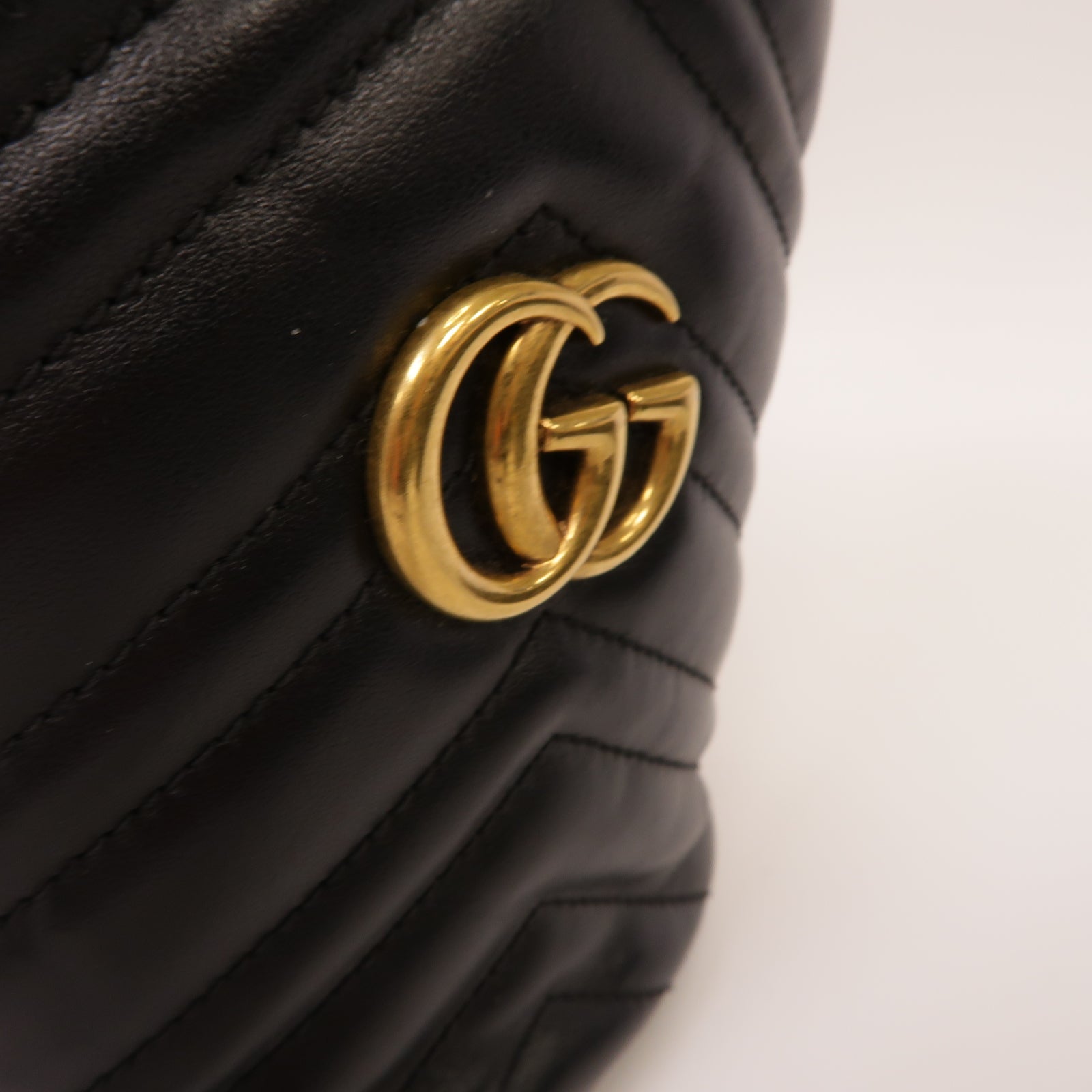 GUCCI 【激減優惠】牛皮皮革GG Marmont金扣鏈帶肩背袋黑色