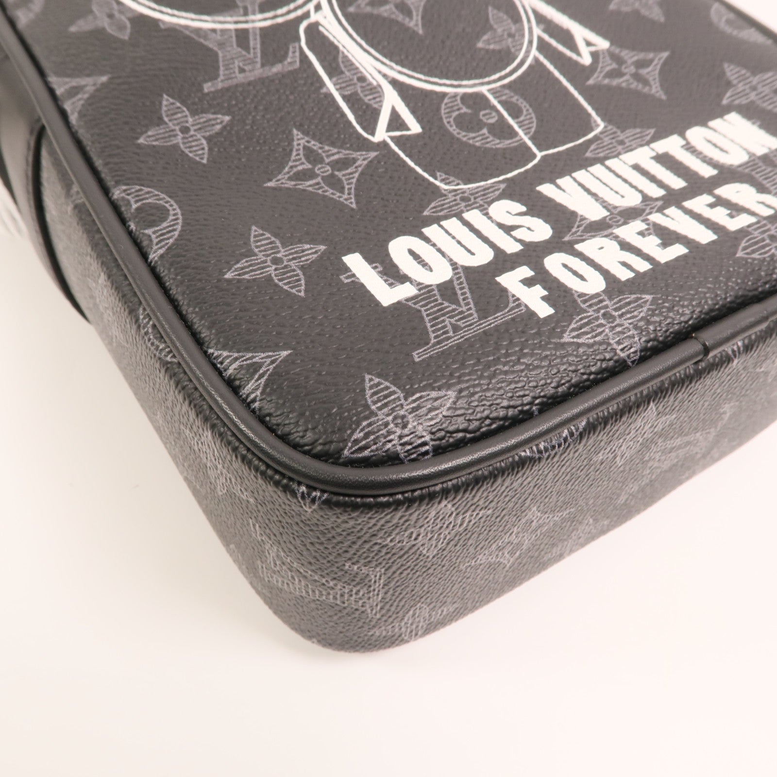 LOUIS VUITTON Monogram Eclipse Vivienne Danube PM肩背袋