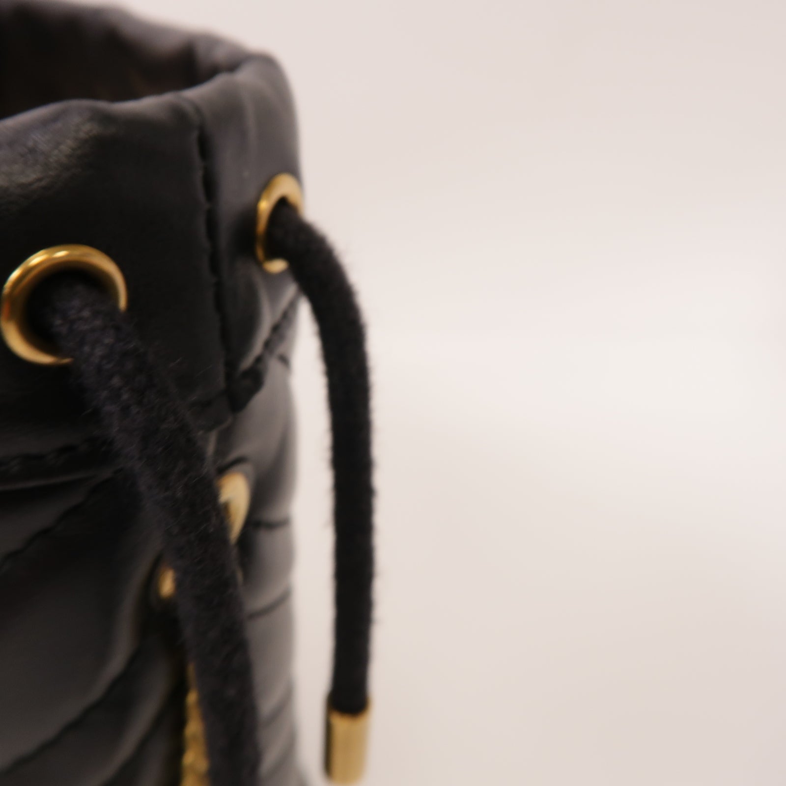 GUCCI 【激減優惠】牛皮皮革GG Marmont金扣鏈帶肩背袋黑色