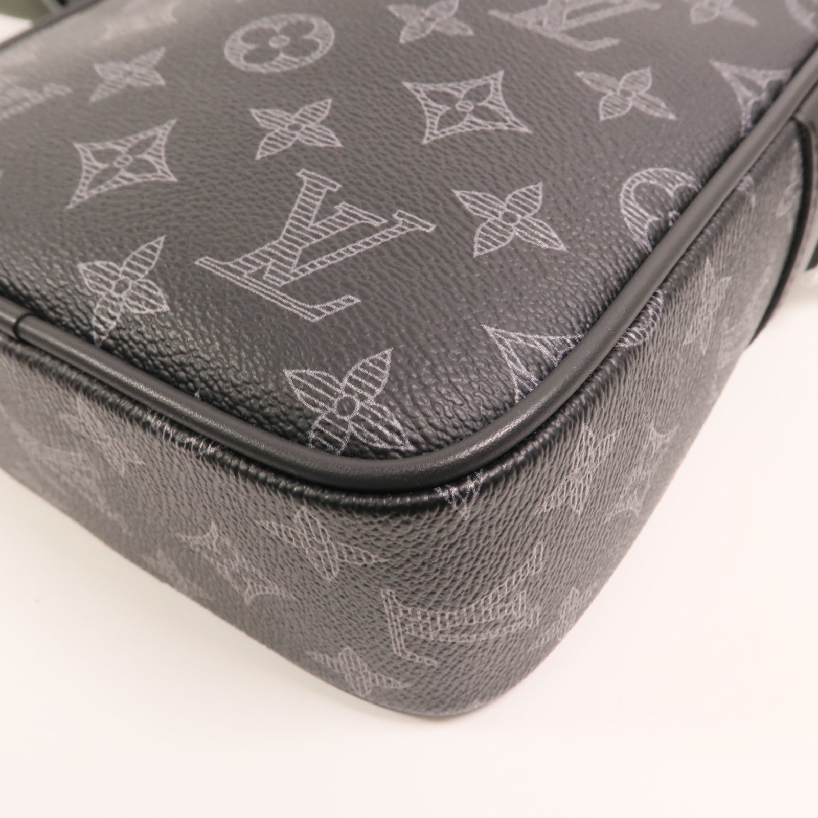LOUIS VUITTON Monogram Eclipse Vivienne Danube PM肩背袋