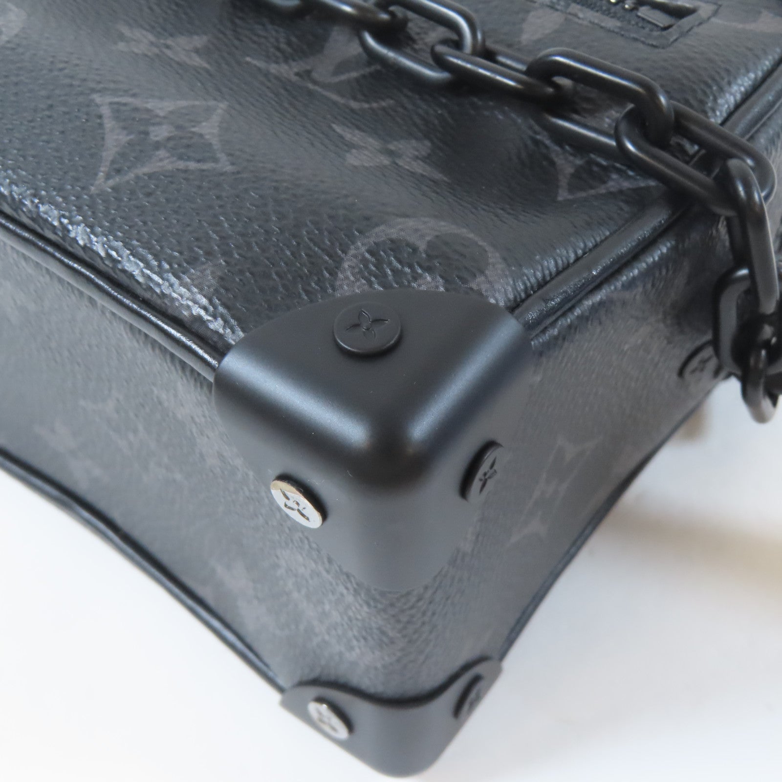 LOUIS VUITTON Monogram Eclipse Soft Trunk黑扣肩背袋黑色