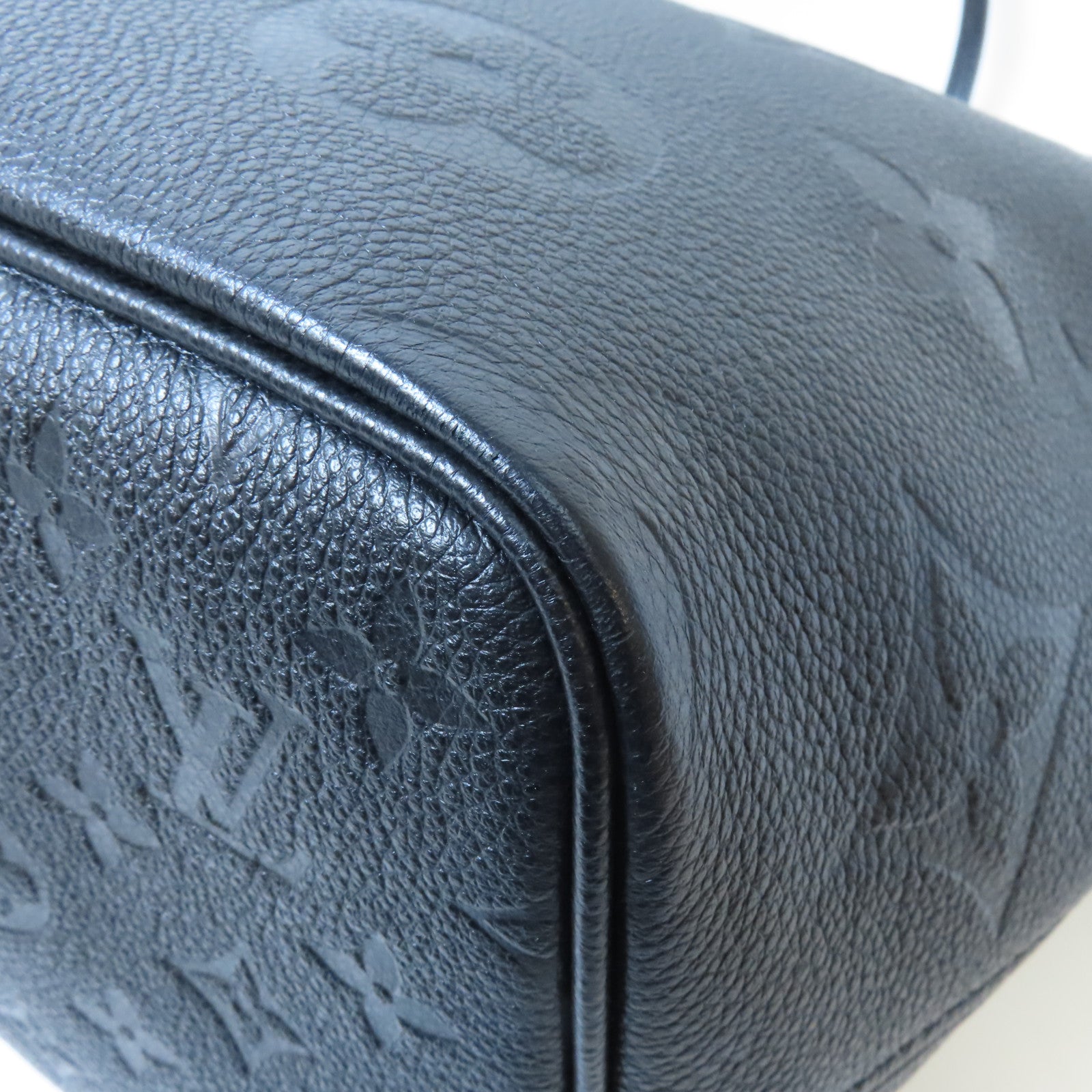 LOUIS VUITTON Monogram Empreinte Neverfull MM金扣手挽袋黑色