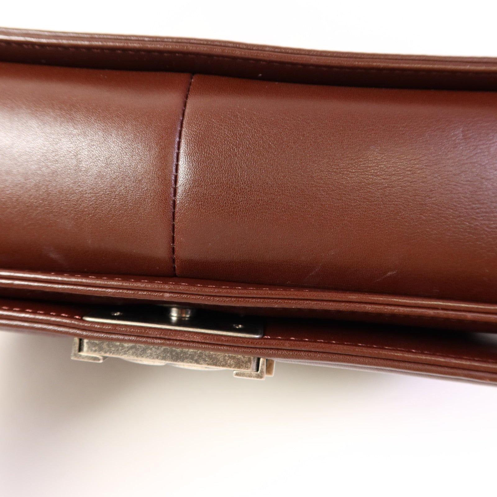 CHANEL 牛皮皮革Boy 28鏈帶肩背袋