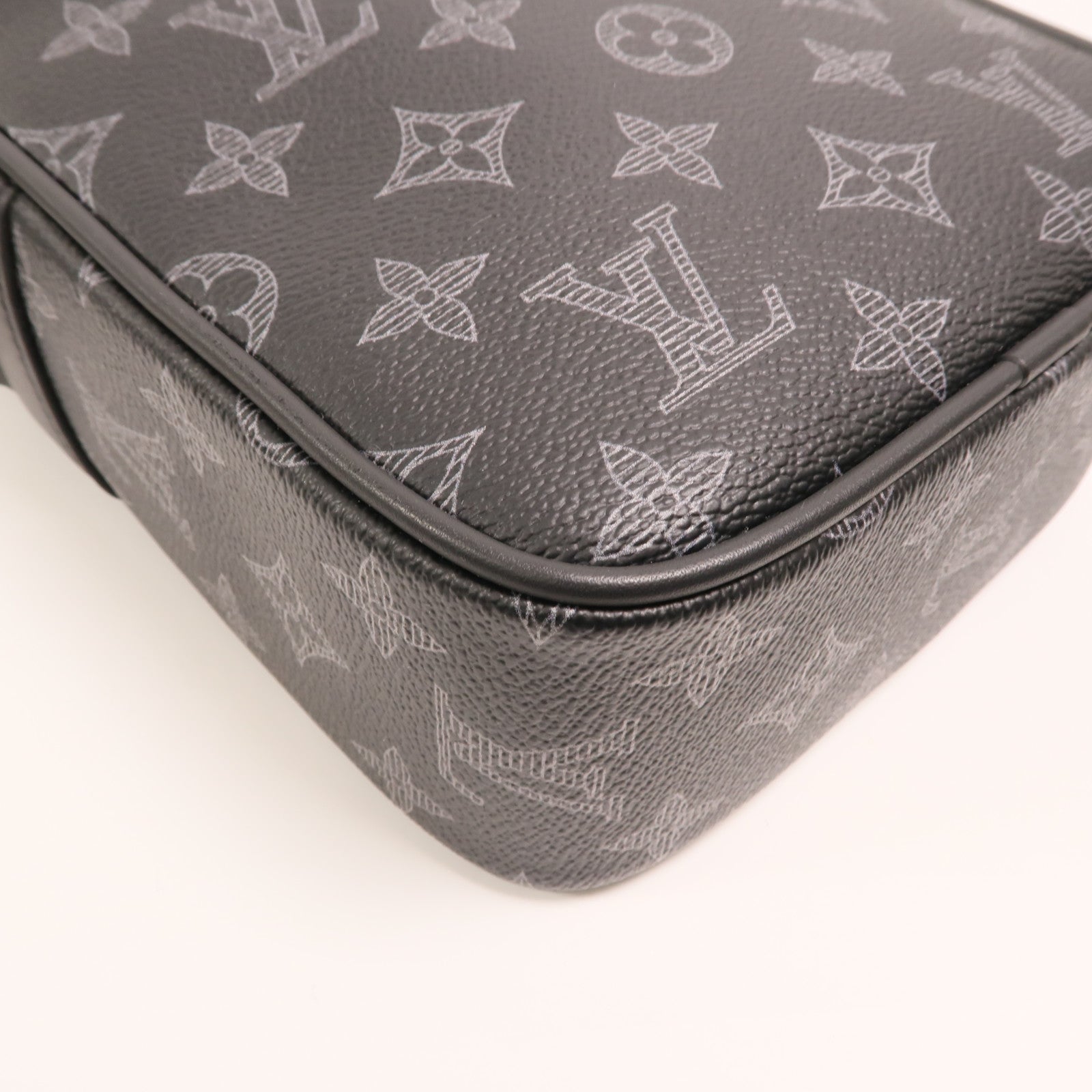 LOUIS VUITTON Monogram Eclipse Vivienne Danube PM肩背袋