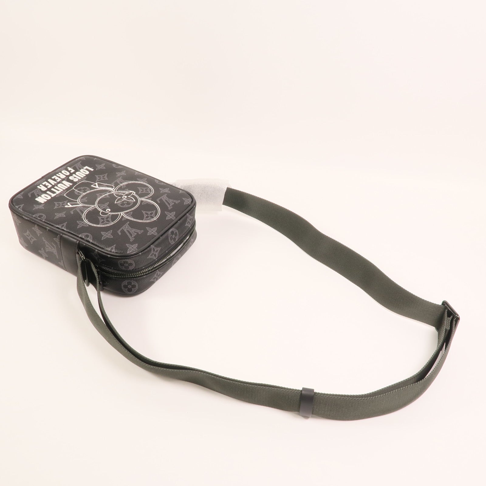 LOUIS VUITTON Monogram Eclipse Vivienne Danube PM肩背袋