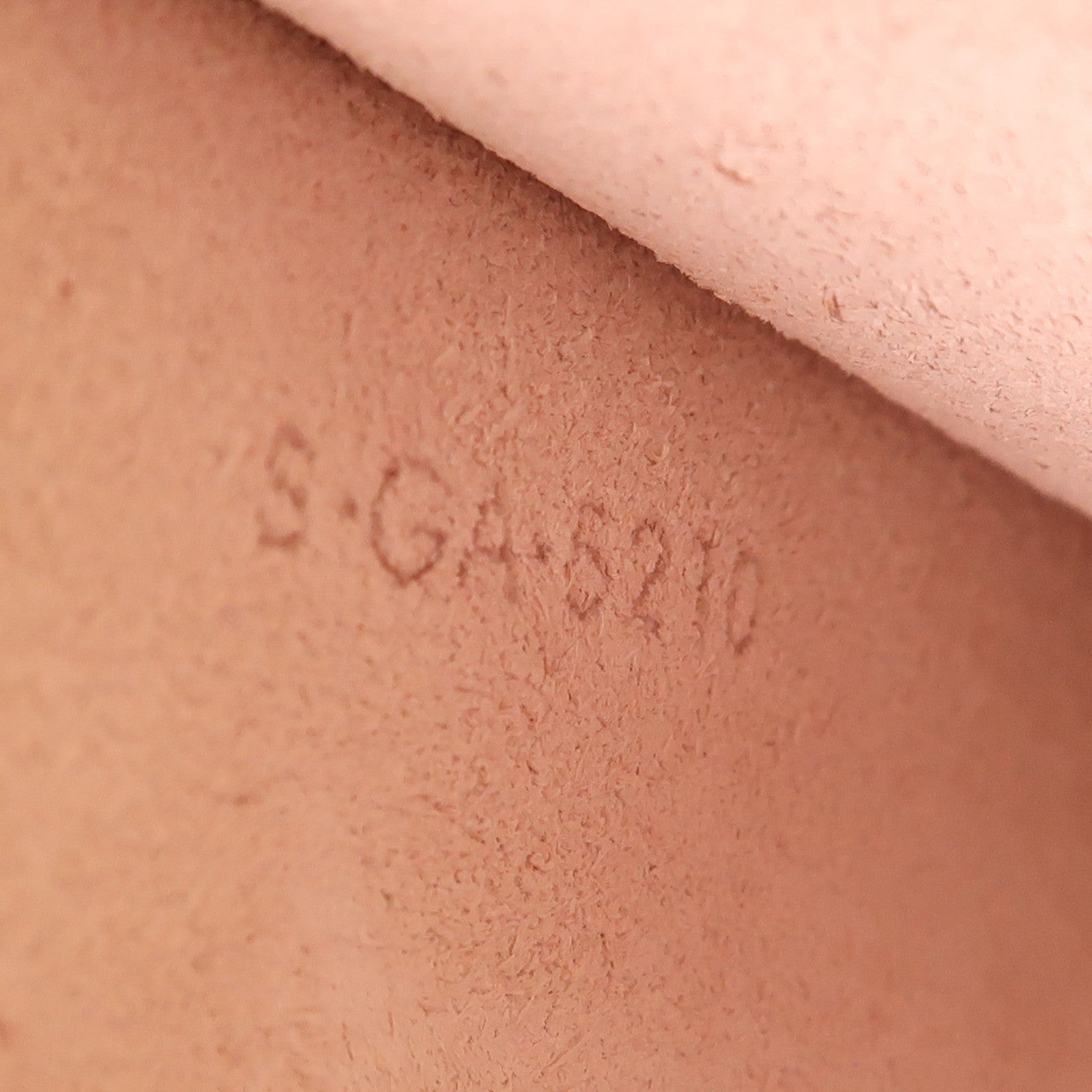 CELINE 牛皮皮革Ava金扣肩背袋