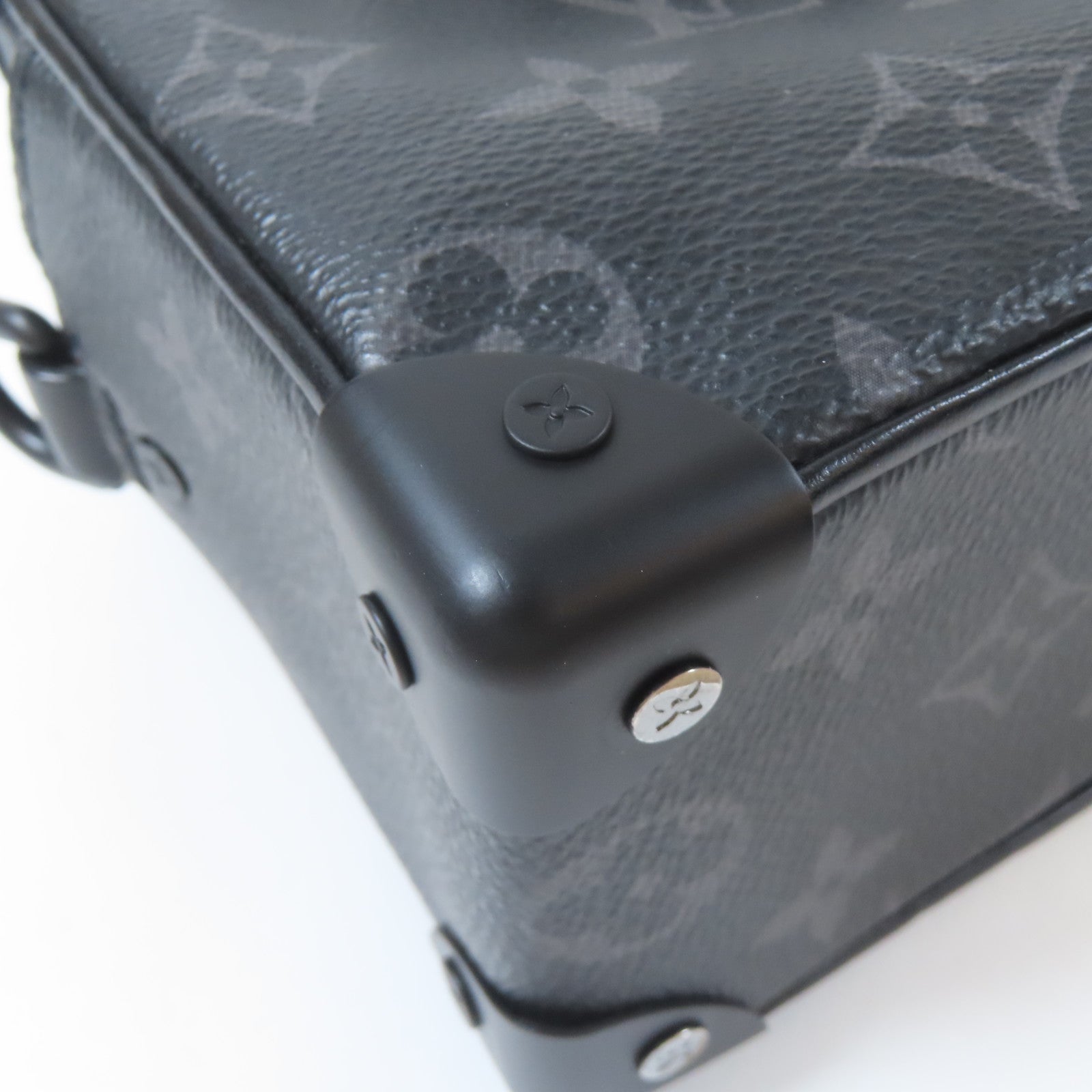 LOUIS VUITTON Monogram Eclipse Soft Trunk黑扣肩背袋黑色