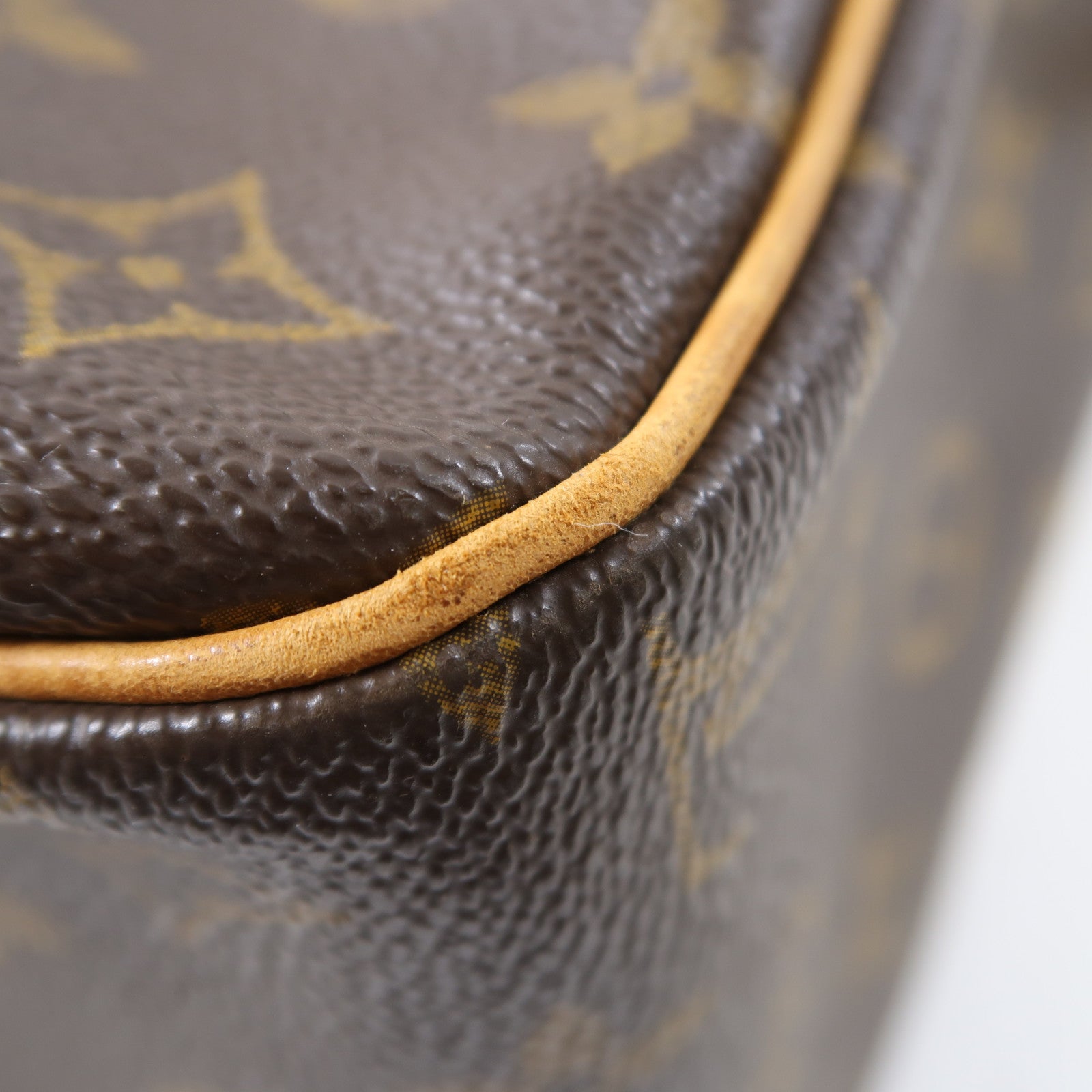 LOUIS VUITTON Monogram Cite金扣肩背袋啡色