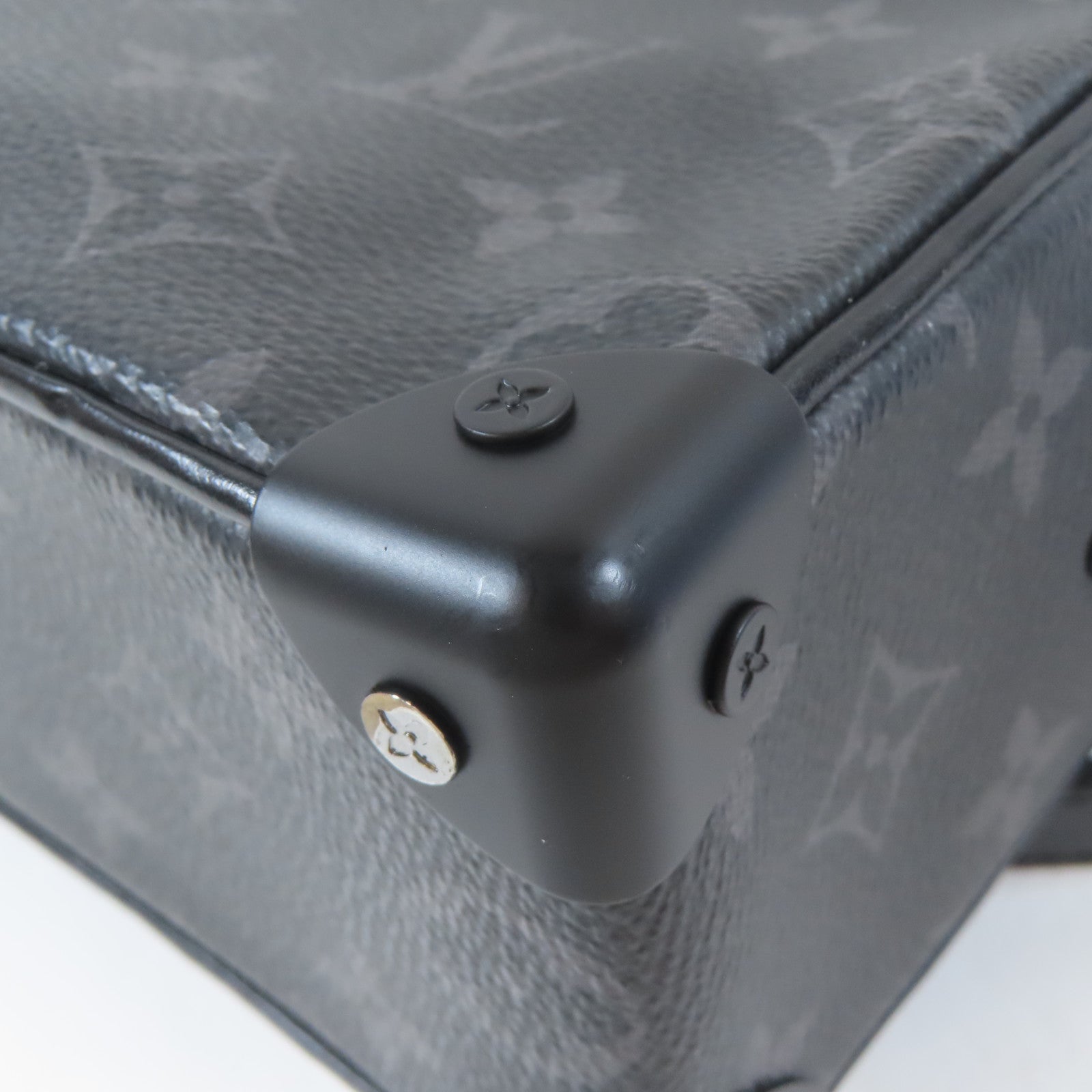 LOUIS VUITTON Monogram Eclipse Soft Trunk黑扣肩背袋黑色