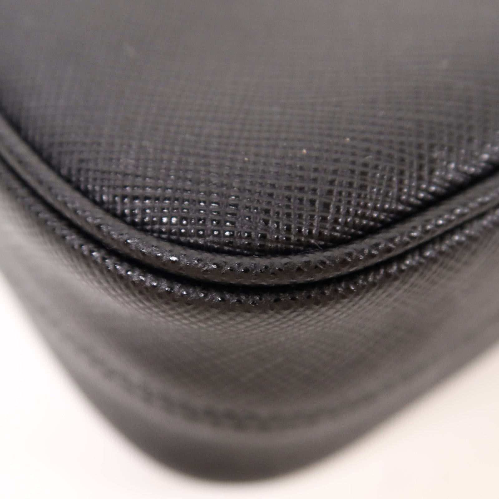 PRADA GHW Re-Edition 2005 Shoulder Bag Saffiano Leather Black 7501