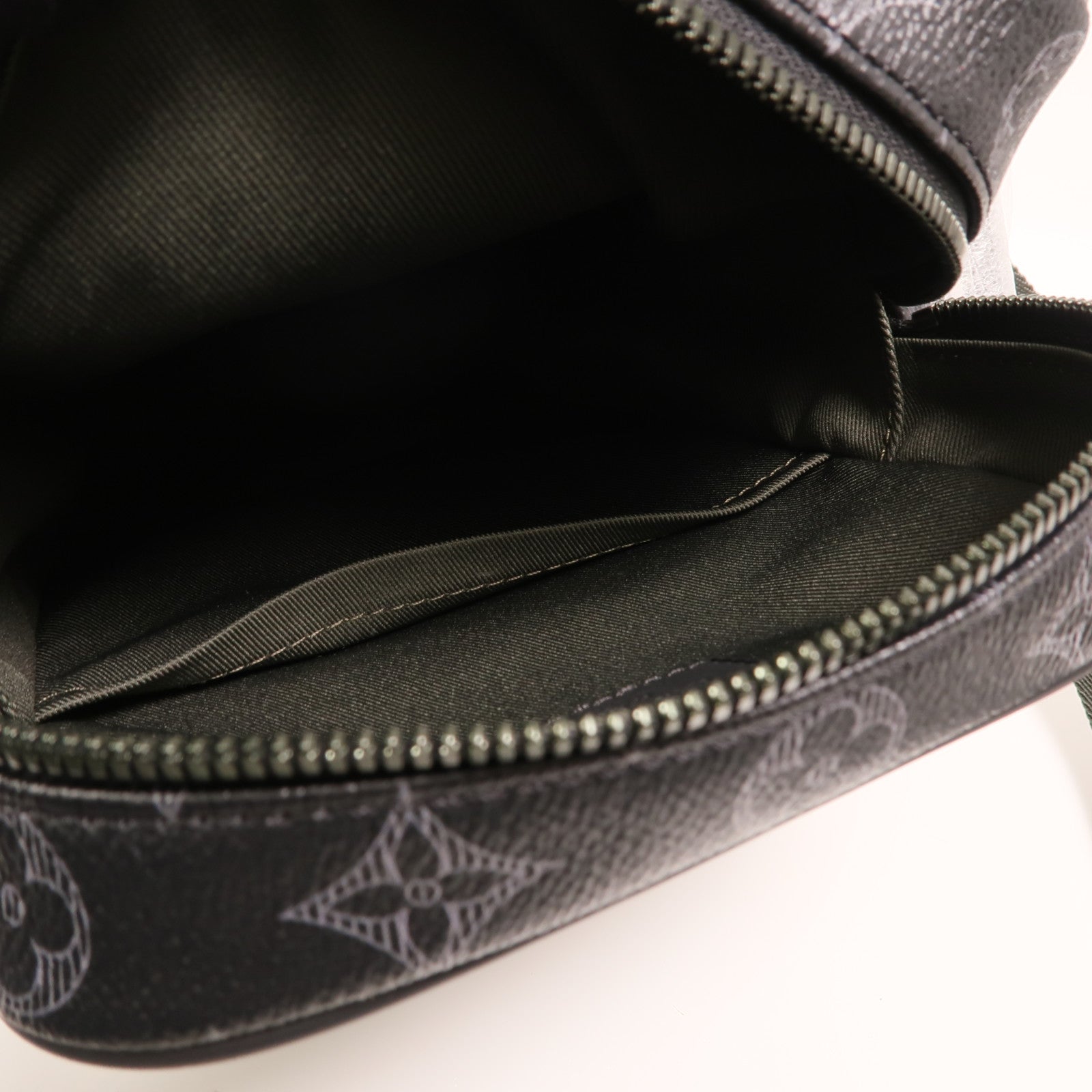 LOUIS VUITTON Monogram Eclipse Vivienne Danube PM肩背袋