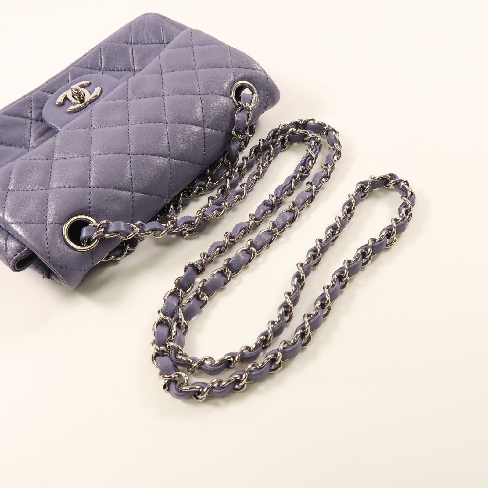 CHANEL 菱格羊皮皮革Classic銀扣鏈帶肩背袋紫色